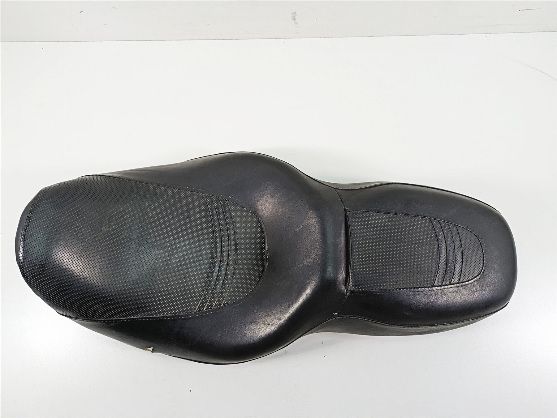 2006 Harley Touring FLHXI Street Glide Oem Driver Duo Seat Saddle -Read 52320-06 {{ shop.shopifyCountryName }} - Mototech271
