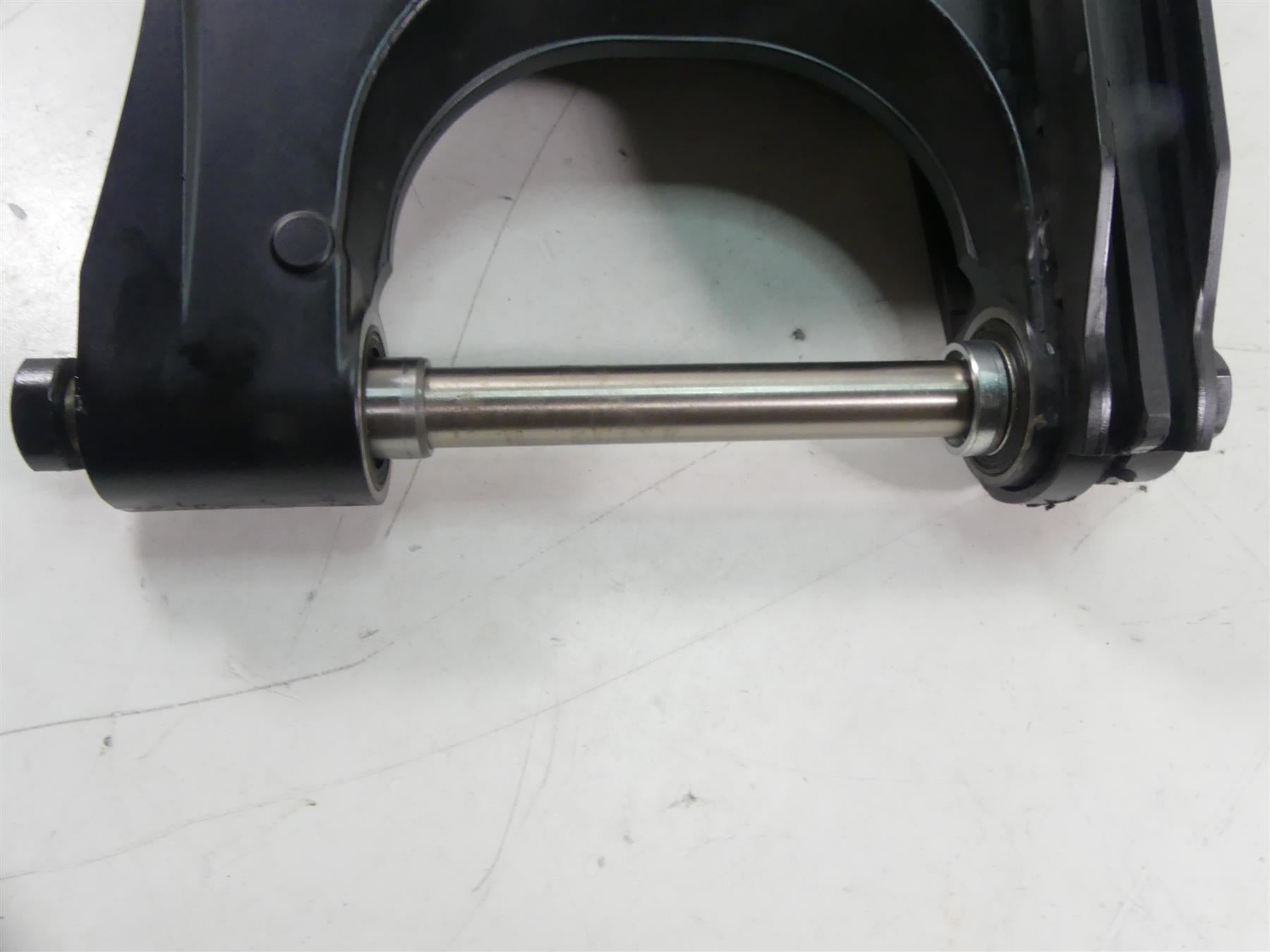 2015 KTM 1190 Adventure R Swingarm Swing Arm + Axle 60303298000 6070403004433 {{ shop.shopifyCountryName }} - Mototech271