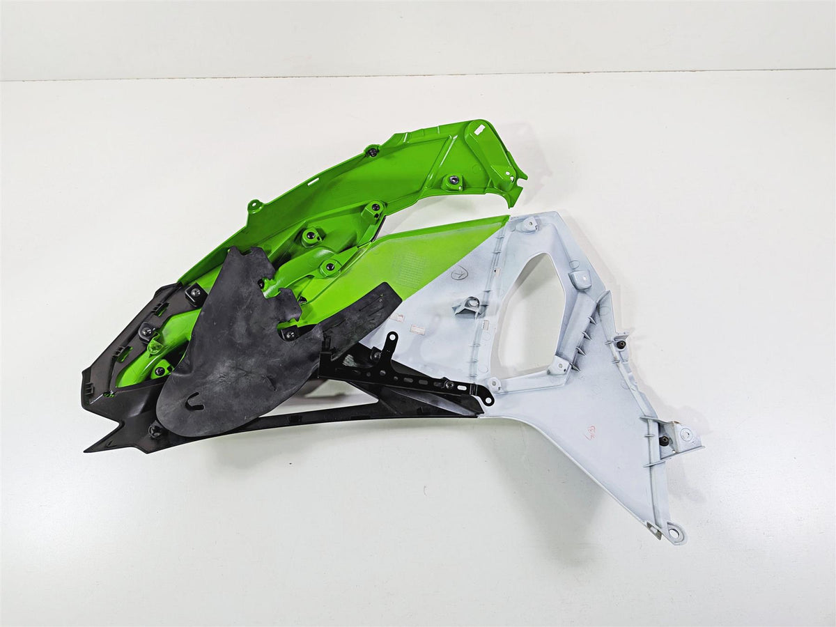2024 Kawasaki EX500 Ninja 40th An. Right Side Main Cover Fairing 55061-5201 {{ shop.shopifyCountryName }} - Mototech271