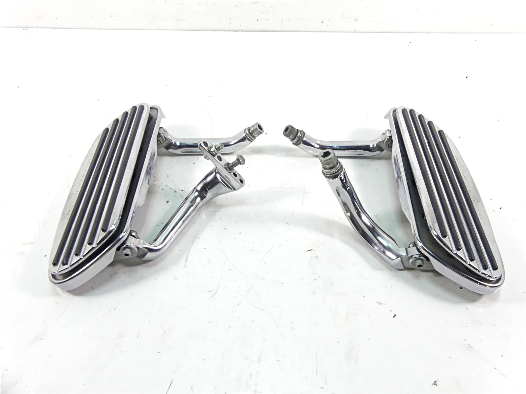 2006 Harley Touring FLHTCU SE E-Glide Front Floorboard Set -Read 47370-04 {{ shop.shopifyCountryName }} - Mototech271