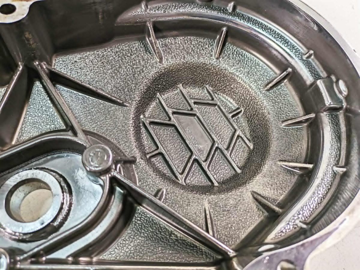 2005 Harley Dyna FXDL Low Rider Outer Primary Drive Clutch Cover 60543-99B {{ shop.shopifyCountryName }} - Mototech271