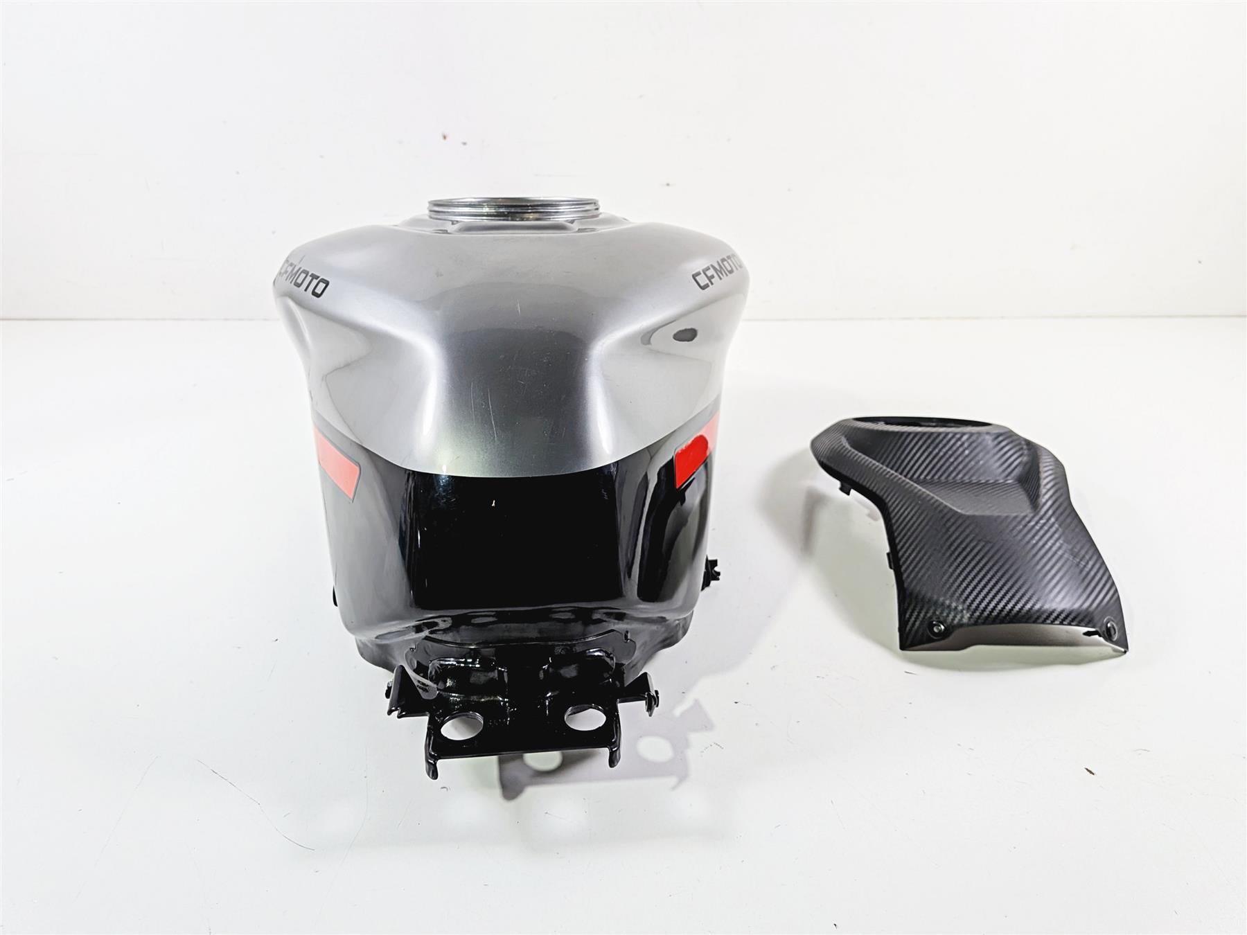 2025 CFMoto 450 SS Fuel Gas Tank + Upper Cover - Dent 6AQV-122000-1301-11 {{ shop.shopifyCountryName }} - Mototech271