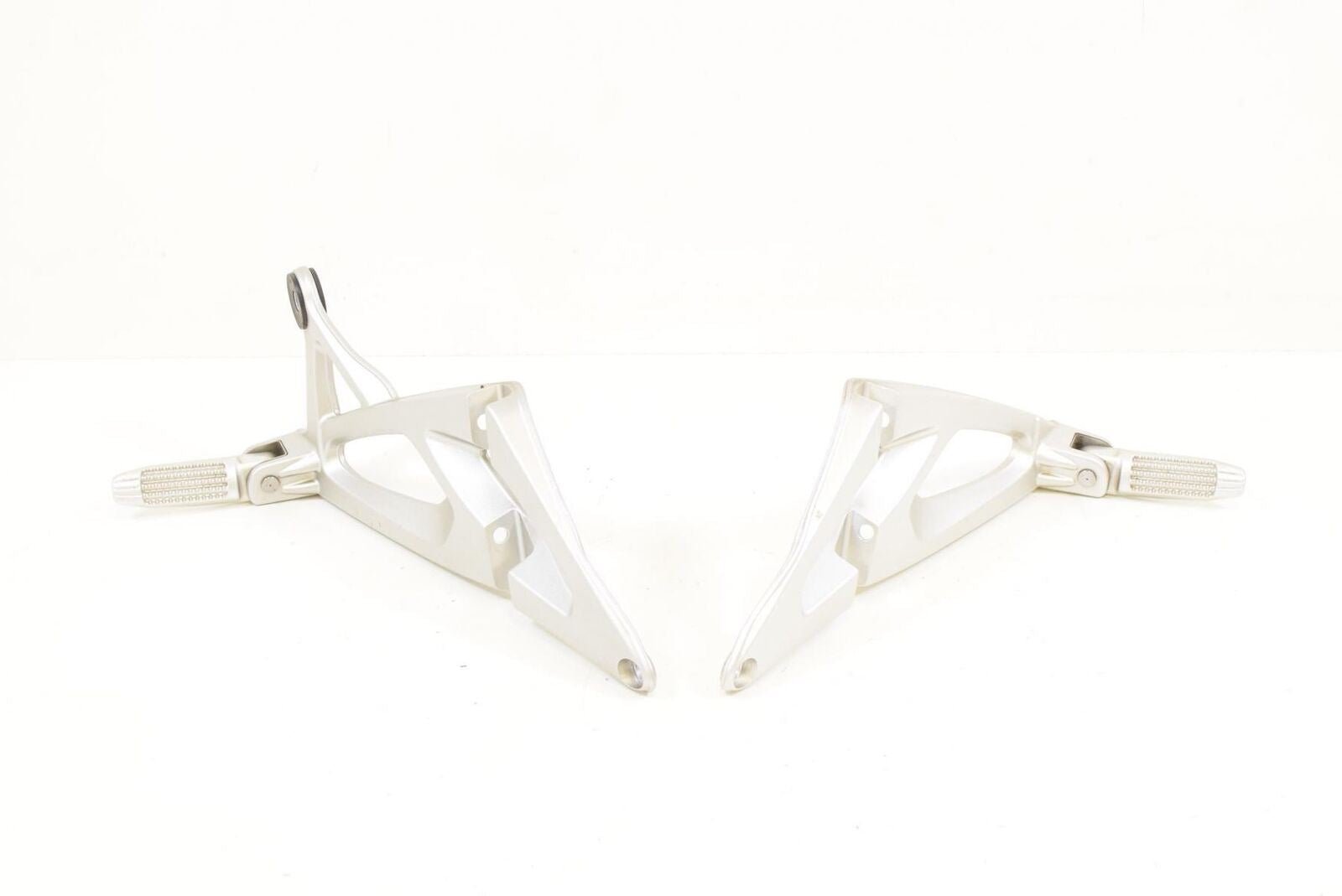 06 BMW K1200S K1200 S K40 L&R Passenger Rider Footpeg Foot Peg Set 46717660170 | Mototech271