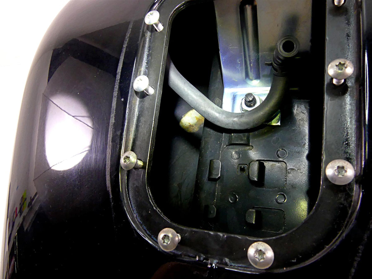 2011 Harley Softail FXS Blackline Fuel Gas Petrol Tank Reservoir - Read 61000694 {{ shop.shopifyCountryName }} - Mototech271