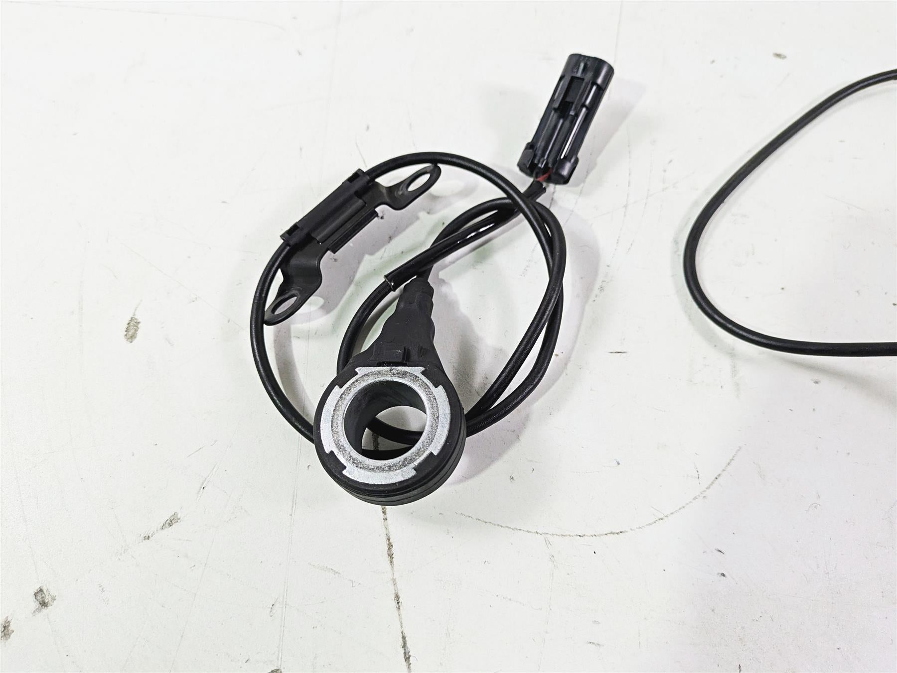 2008 Harley Touring FLHTP Electra Glide Abs Wheel Speed Sensor Set 40614-08 {{ shop.shopifyCountryName }} - Mototech271