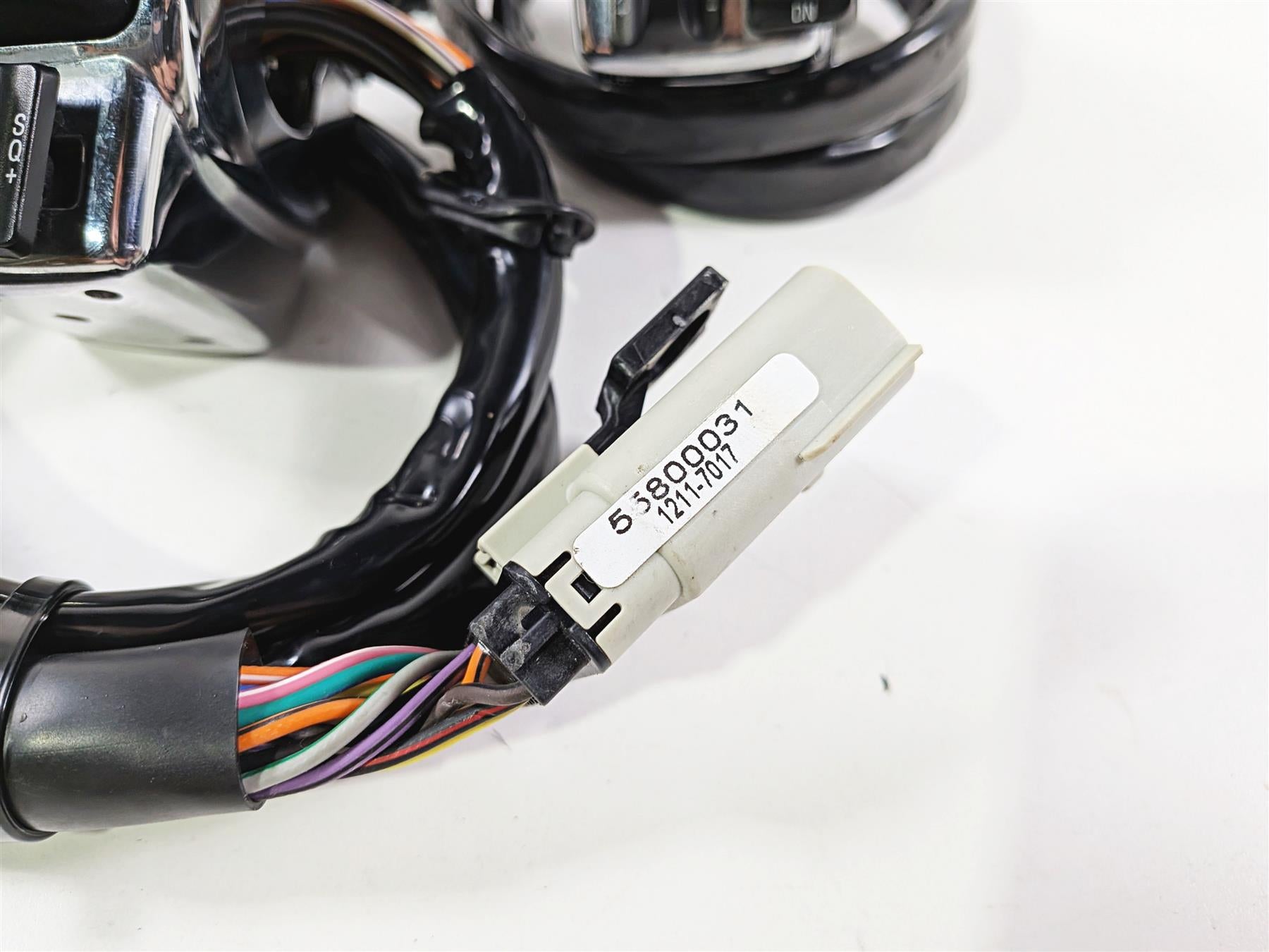 2011 Harley Touring FLHTCU CVO Electra Glide Left Right Control Switch 71682-06A-Mototech271