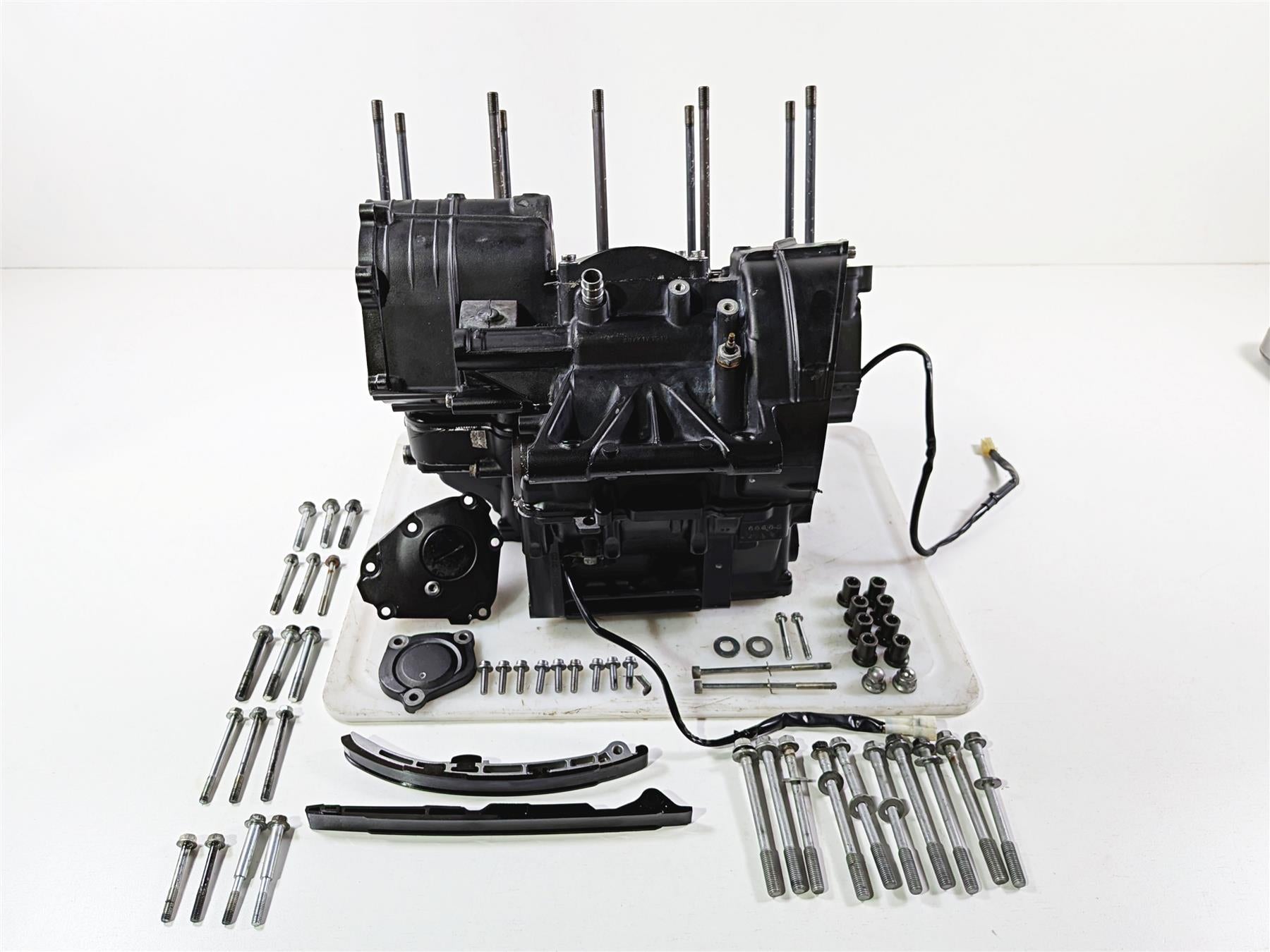 2008 Yamaha YZF R1 RN19 Engine Crank Case Set N516E 4C8-15100-00-00 4C8-15100-19 {{ shop.shopifyCountryName }} - Mototech271