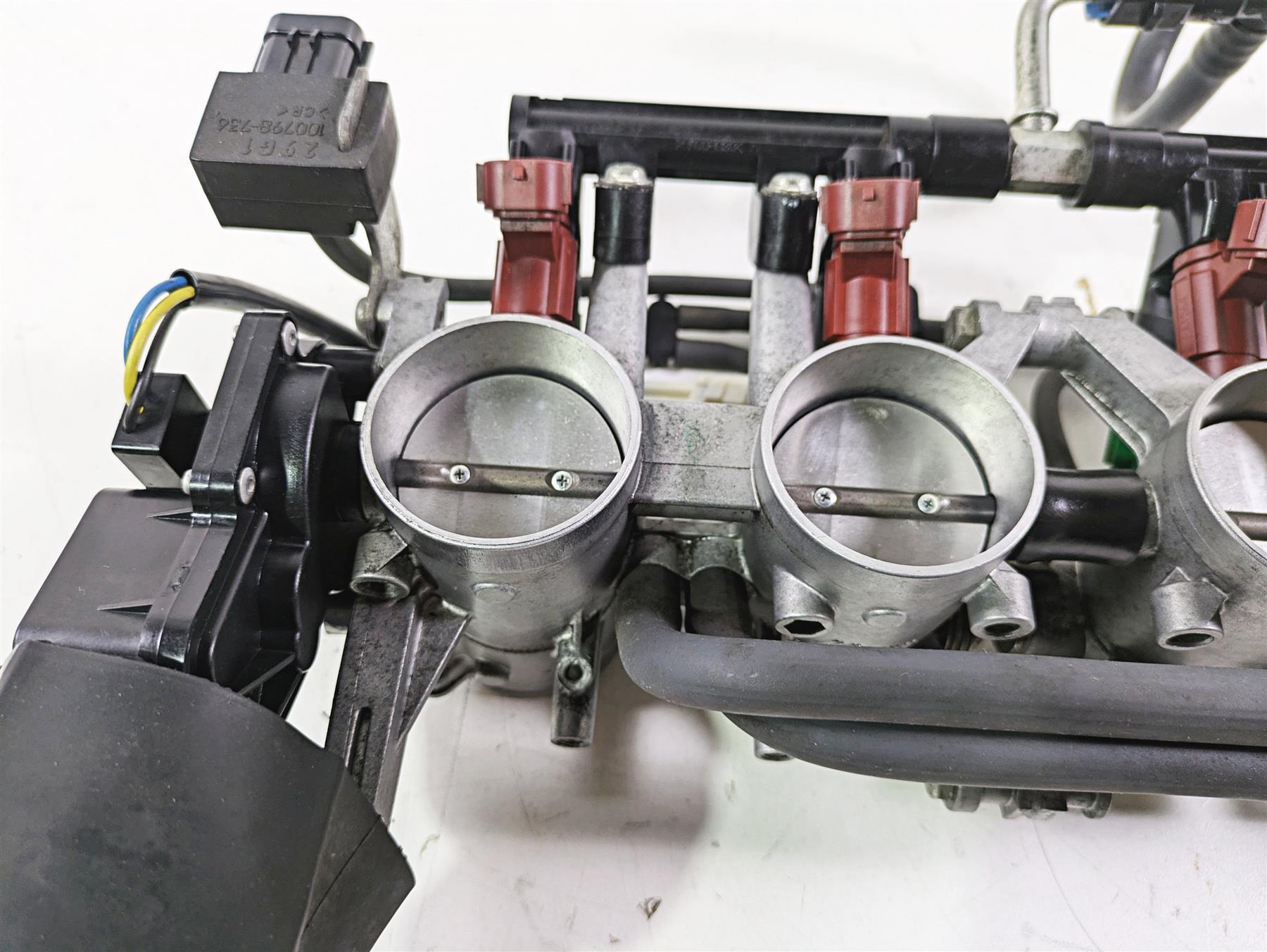 2008 Suzuki GSXR600 Mikuni Throttle Bodies Body Set 14K Tested 3406-37H01 {{ shop.shopifyCountryName }} - Mototech271