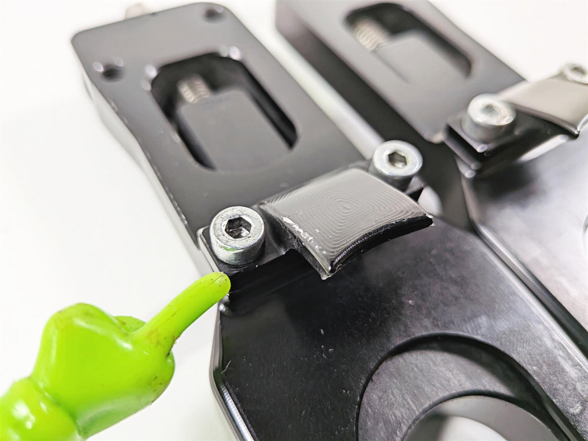 2018 Aprilia RSV4 RR Bonamici Racing Chain Adjusters Black CODE CHAD04_BK {{ shop.shopifyCountryName }} - Mototech271