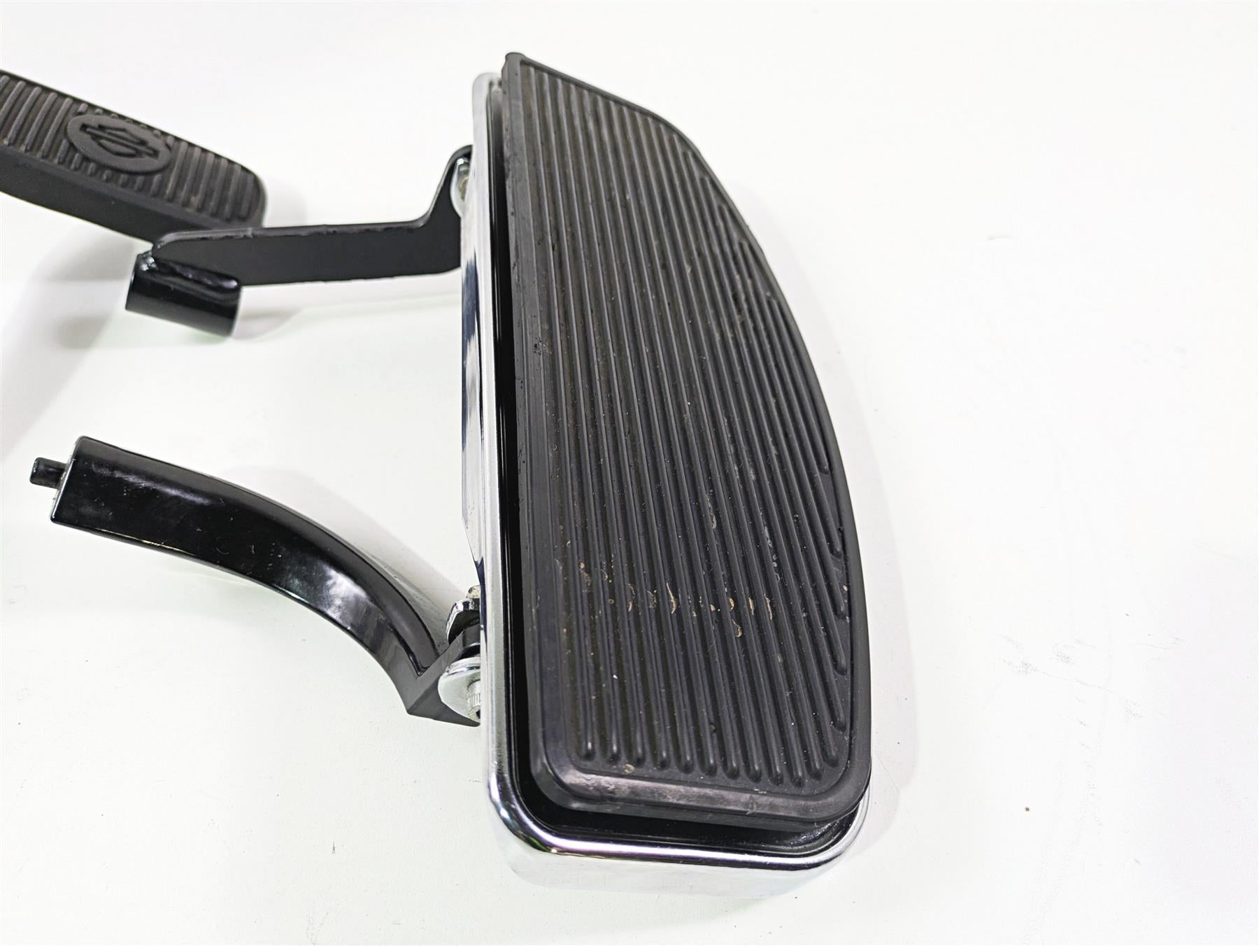 2016 Harley Touring FLHR Road King Front Right Floorboard & Brake Ped 50621-06A {{ shop.shopifyCountryName }} - Mototech271