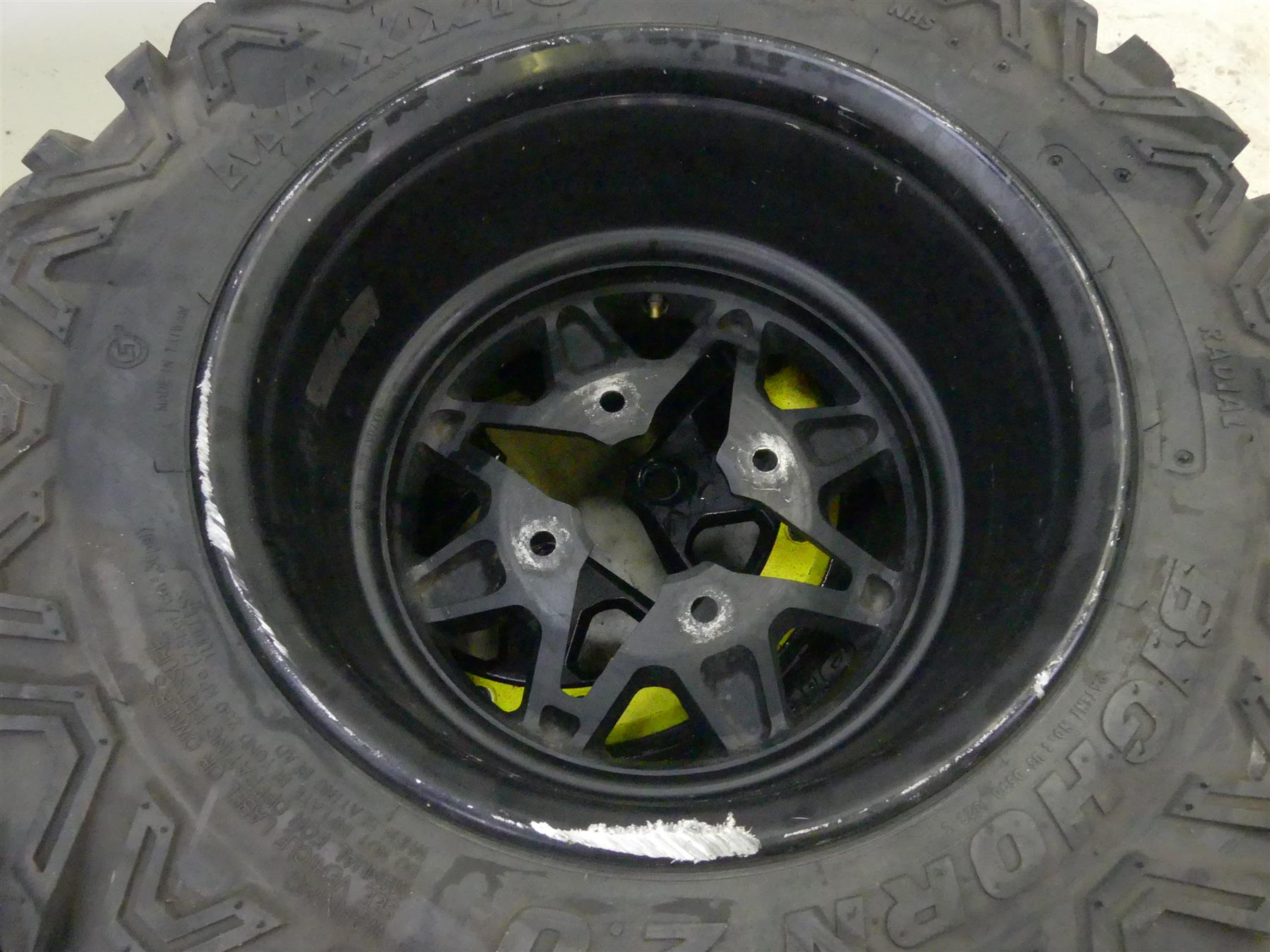 2017 Can Am Maverick X3 XDS Turbo R Oem Wheel Maxxis Tire Set -Read 705401965 {{ shop.shopifyCountryName }} - Mototech271