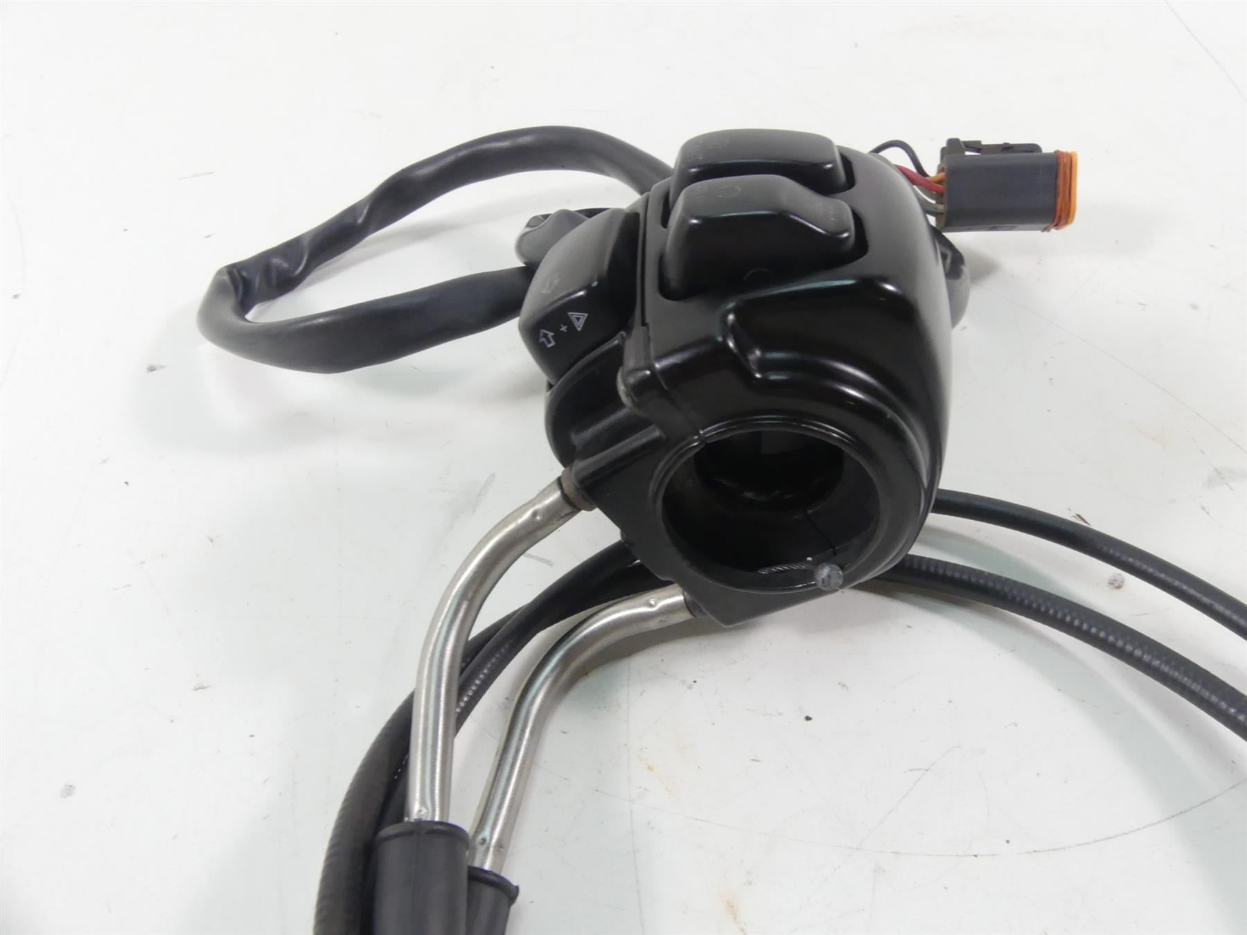 2004 Harley Softail FLSTFI Fat Boy Right Control Switch Start Stop 71684-06A {{ shop.shopifyCountryName }} - Mototech271