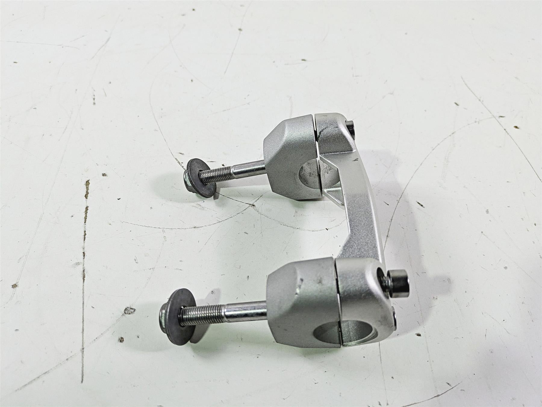 2019 Triumph Speed Triple RS 1050 Handlebar Holder Riser Set T2042064 T2041599 {{ shop.shopifyCountryName }} - Mototech271