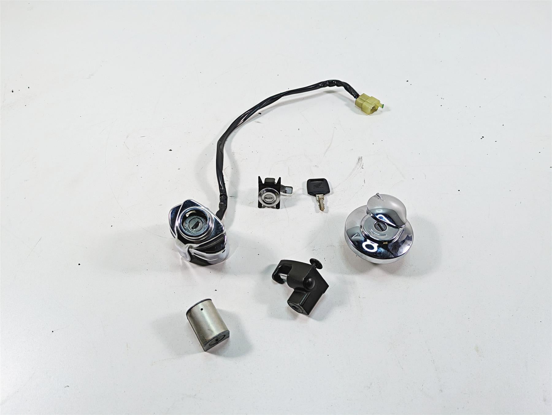 2006 Honda VT1100 C2 Shadow Ignition Switch Fuel Cap Key Lock Set 35010-MCK-A01 {{ shop.shopifyCountryName }} - Mototech271