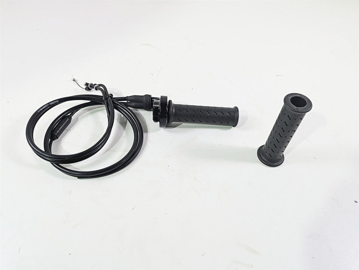 2013 Triumph Bonneville Throttle Cables & Grip Set T2040252 T2040740 T2040254 {{ shop.shopifyCountryName }} - Mototech271