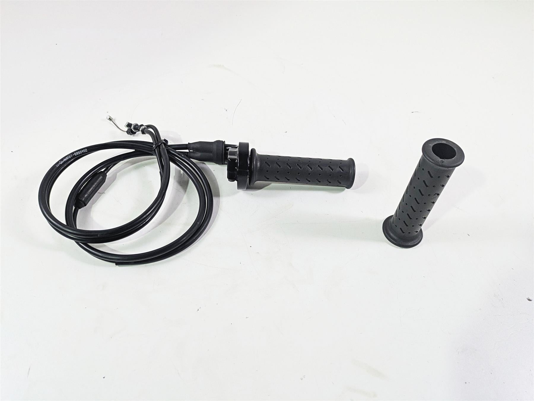 2013 Triumph Bonneville Throttle Cables & Grip Set T2040252 T2040740 T2040254 {{ shop.shopifyCountryName }} - Mototech271