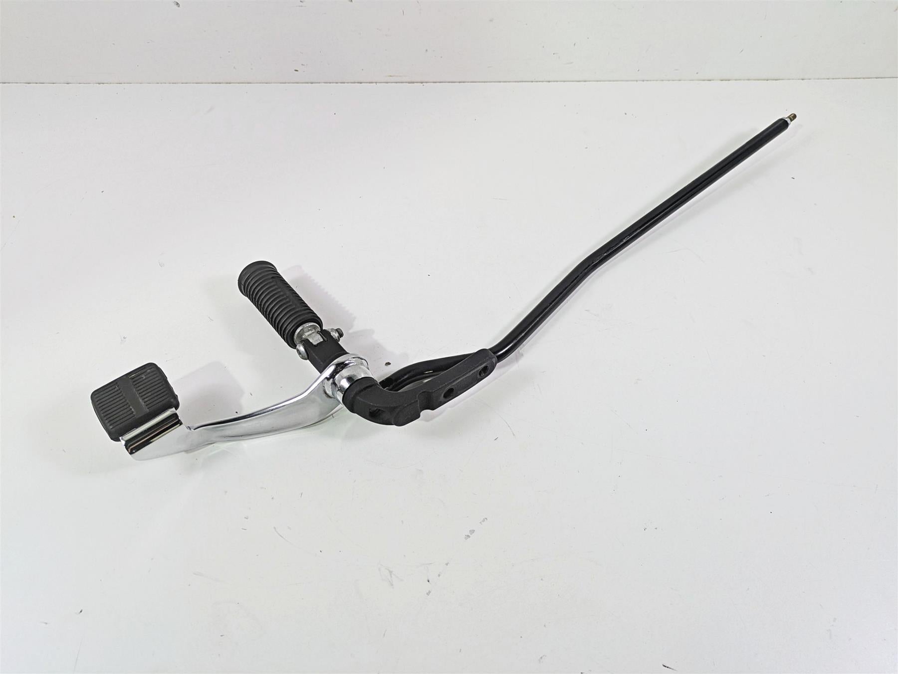 2016 Harley FXDF Dyna Fat Bob Front Right Fw Footpeg & Brake Pedal 42481-03A {{ shop.shopifyCountryName }} - Mototech271