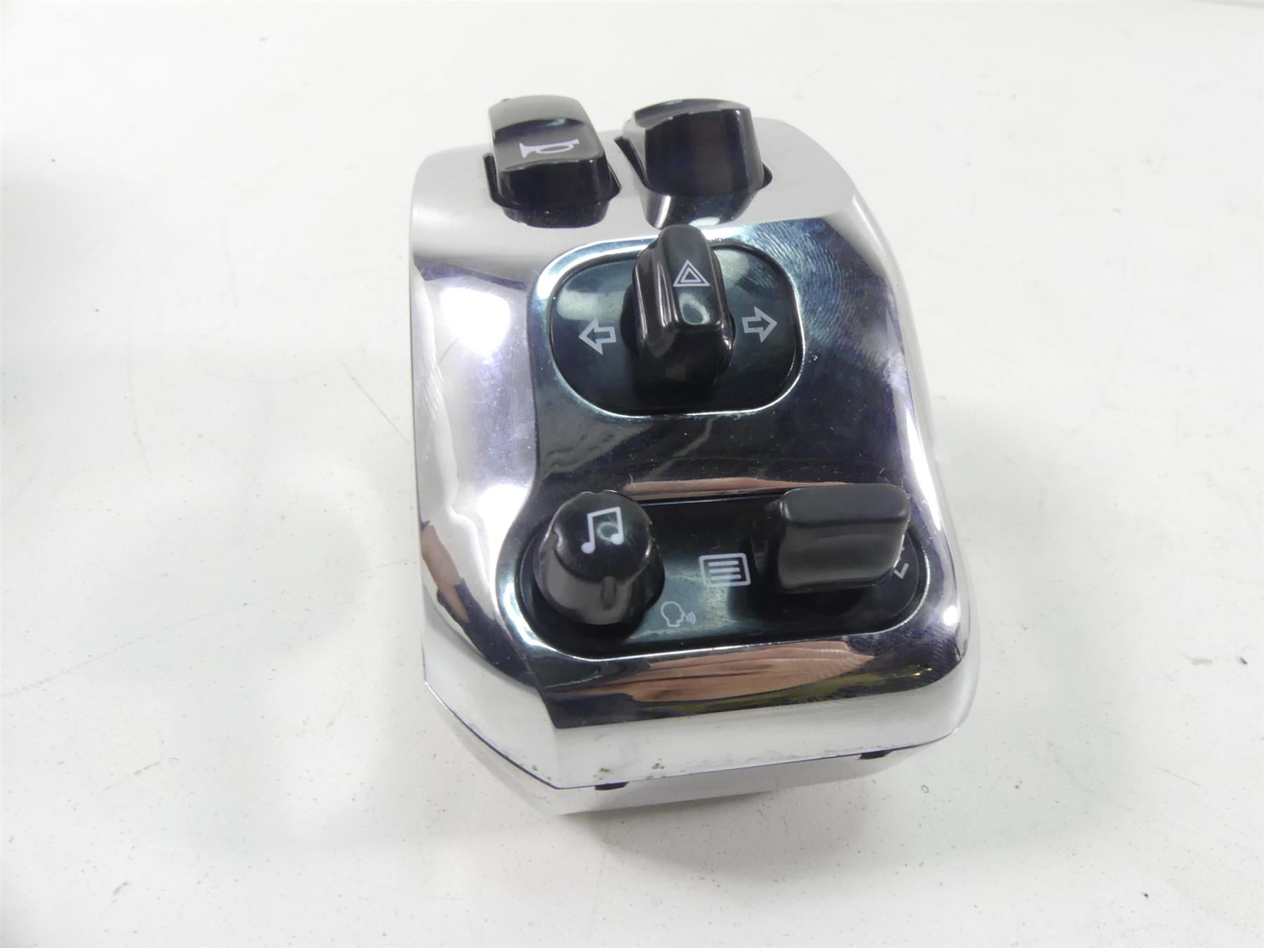 2020 Indian Roadmaster Left Hand Chrome Light Horn Control Switch 2415171 {{ shop.shopifyCountryName }} - Mototech271