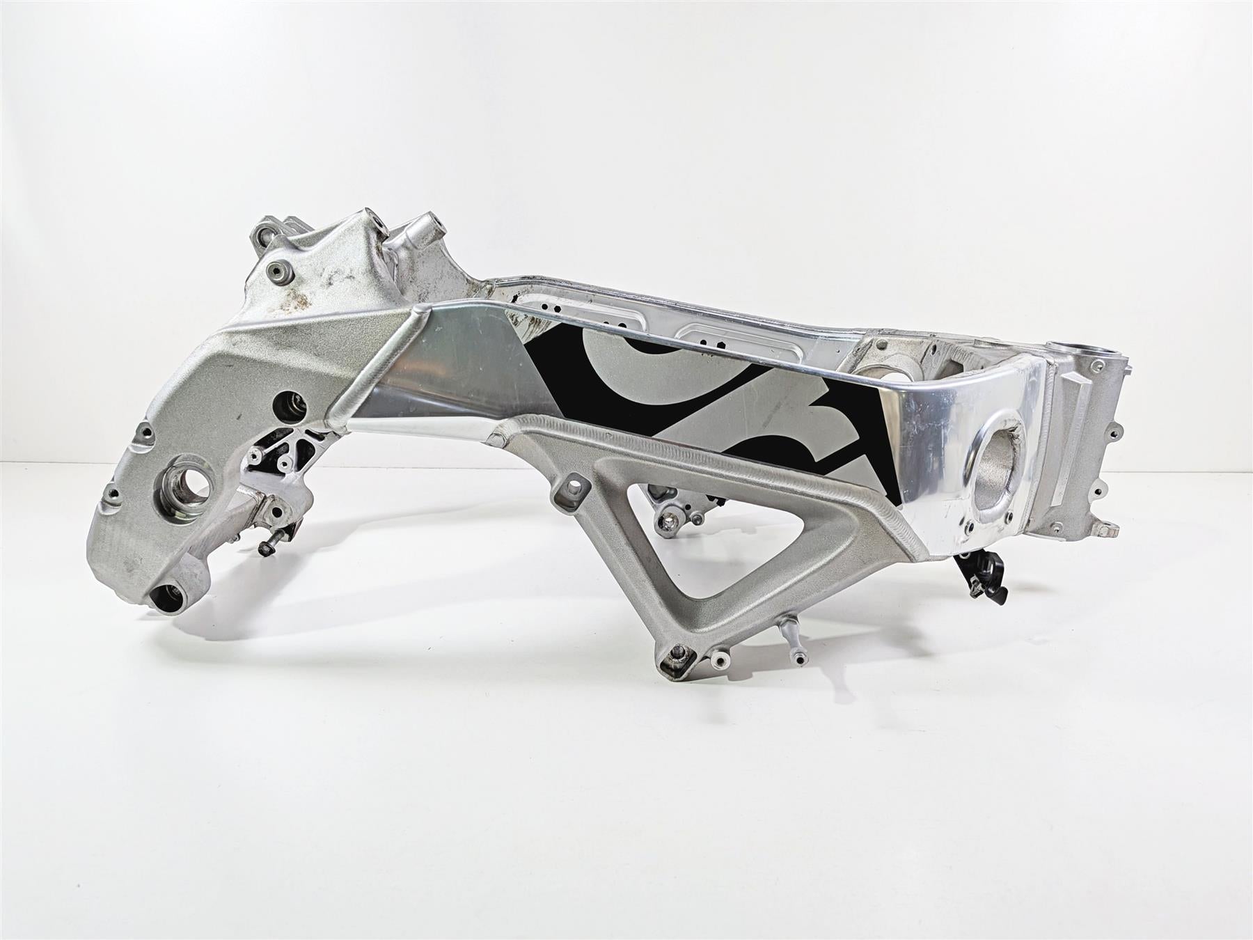 2016 Aprilia RSV 1100 Tuono V4 Factory Straight Main Frame Chassis Texas Salvage Title 858766 {{ shop.shopifyCountryName }} - Mototech271
