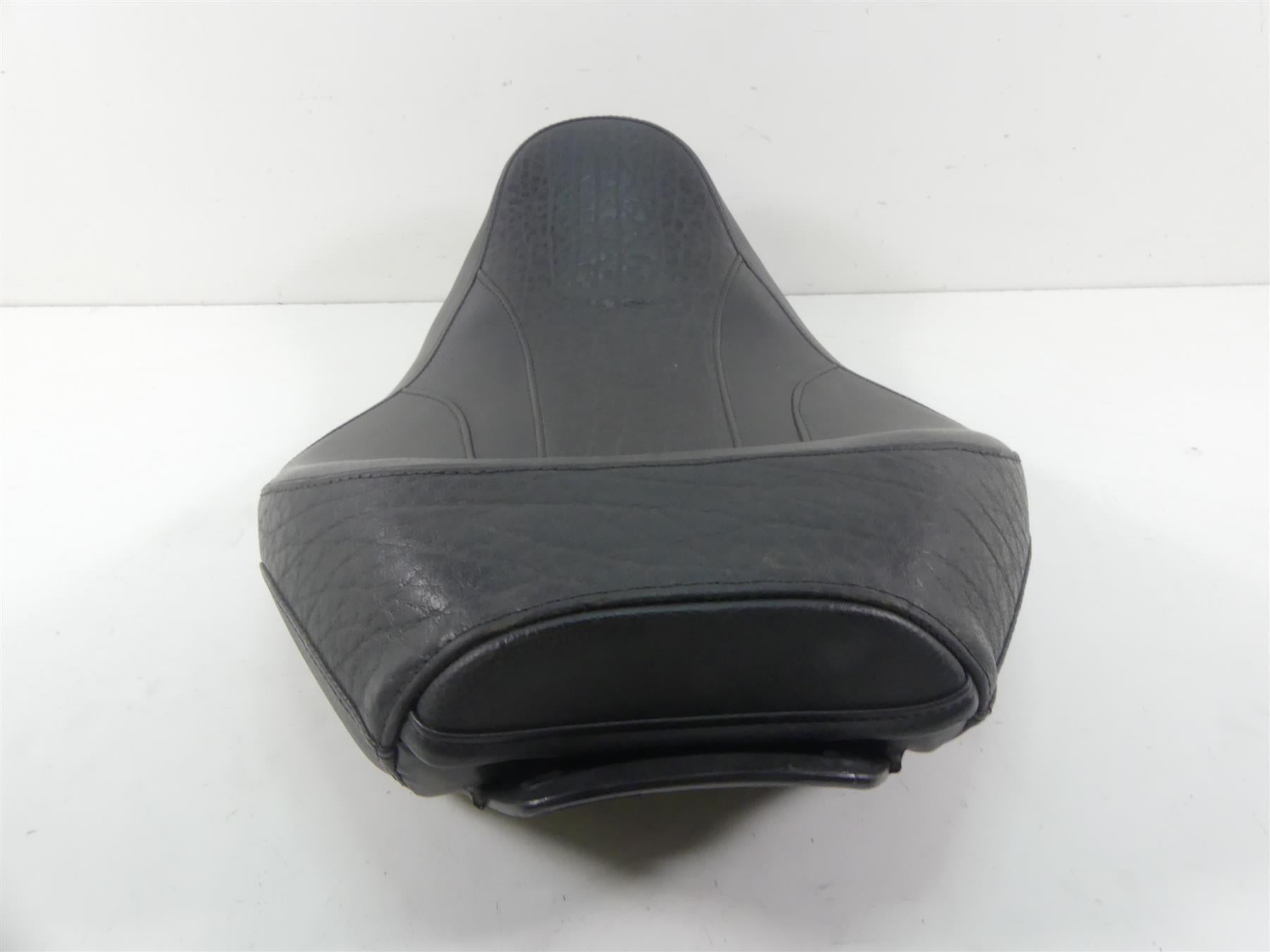 2010 Harley Touring FLHX Street Glide Elephant Skin Solo CVO Seat 52000052 {{ shop.shopifyCountryName }} - Mototech271