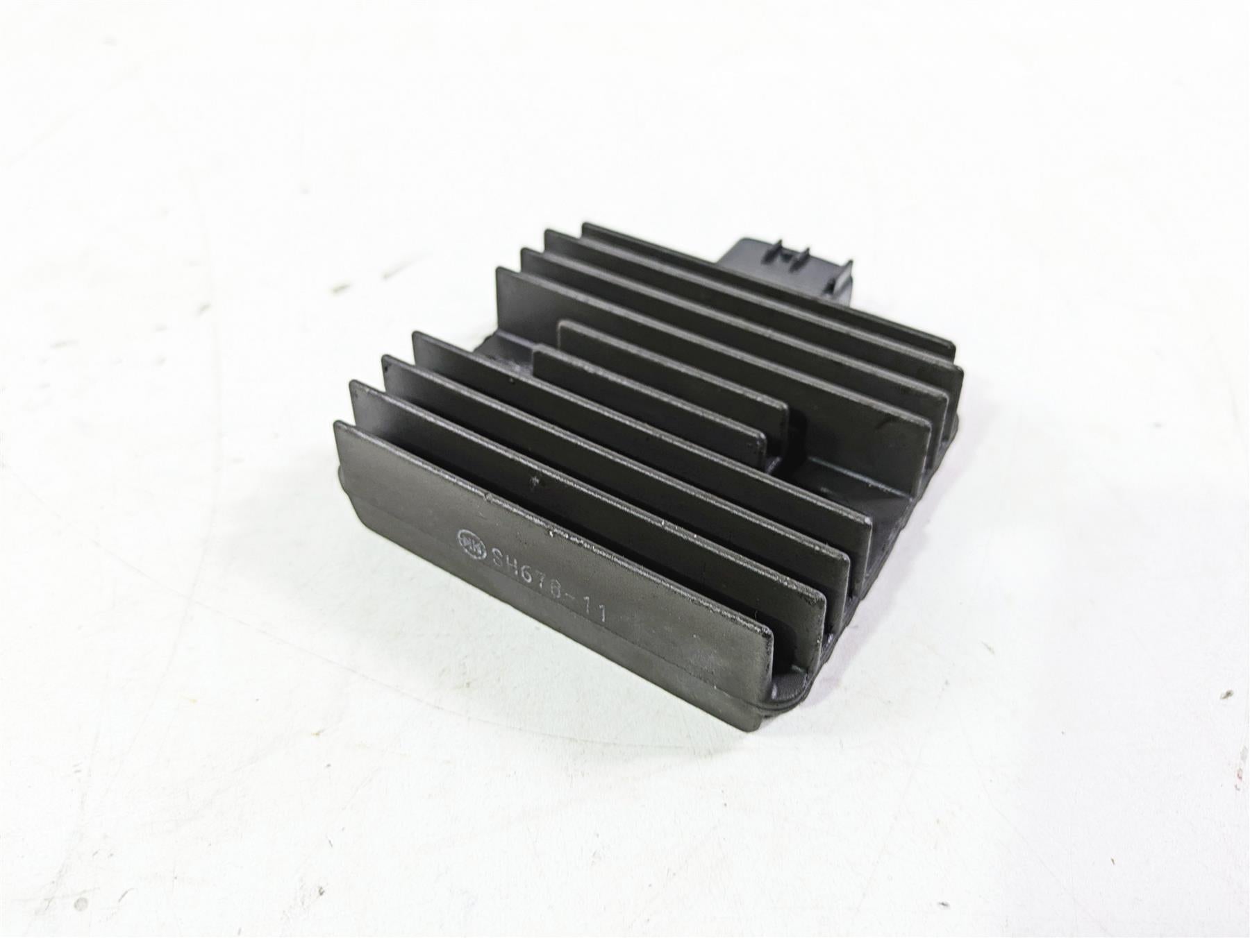 2004 Yamaha XVZ1300 Royal Star Rectifier Voltage Regulator 4XY-81960-00-00 SH678-11 {{ shop.shopifyCountryName }} - Mototech271