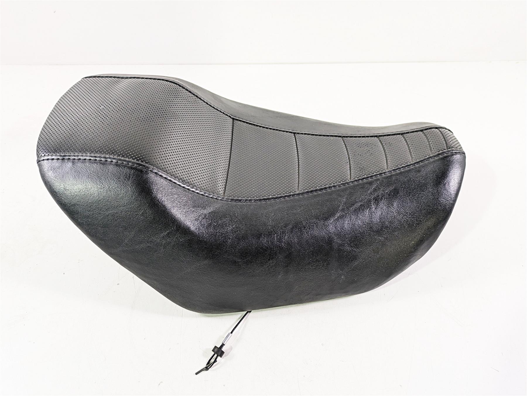 2006 Harley VRSCR Street V-Rod Front Rider Seat Saddle 52415-06 {{ shop.shopifyCountryName }} - Mototech271
