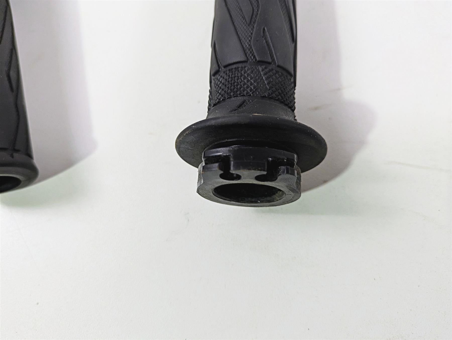 2023 Suzuki GSX1300 RR Hayabusa Left Right Handle Bar Grip Set 57110-21H02 {{ shop.shopifyCountryName }} - Mototech271