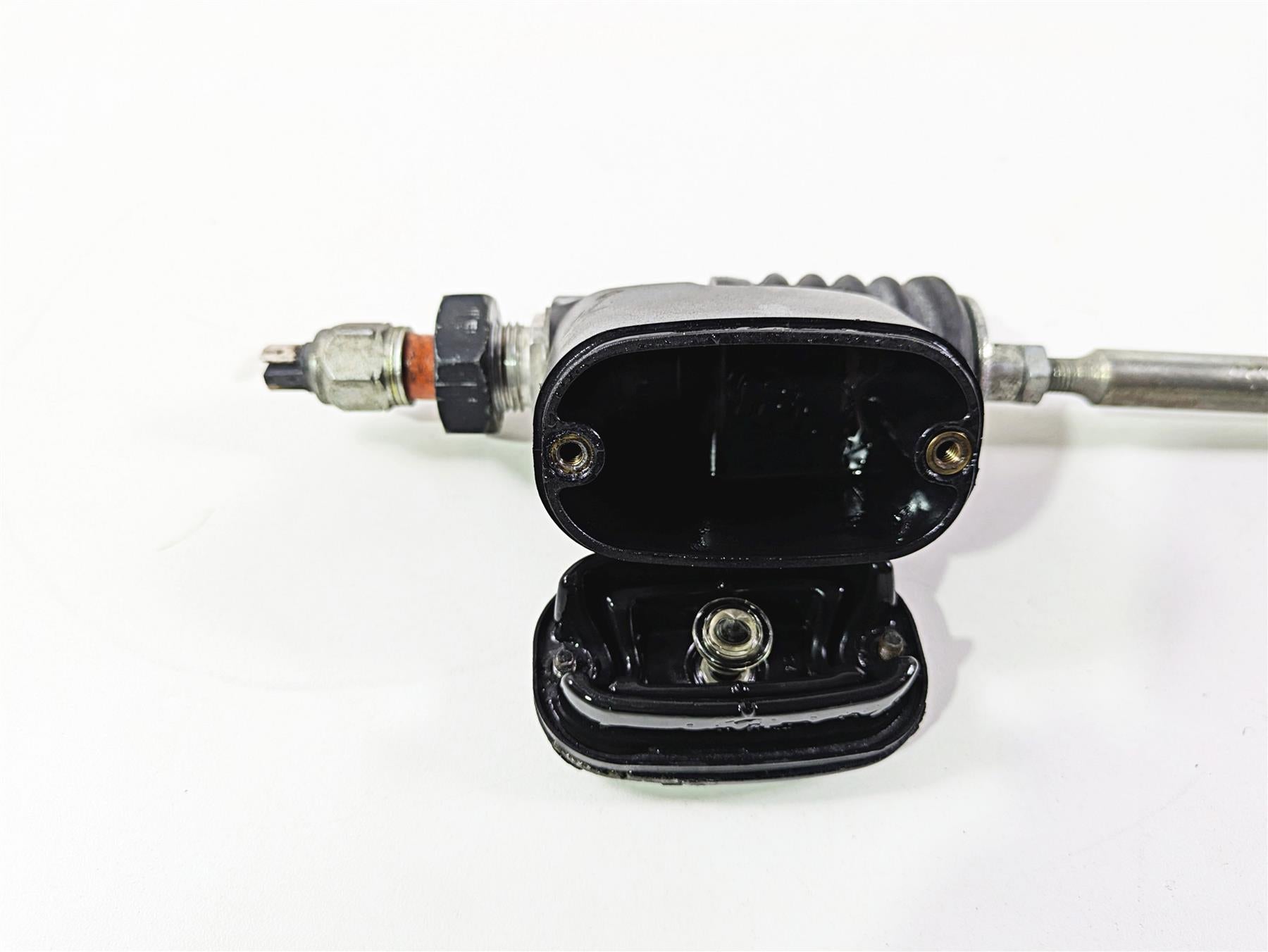 2011 Harley FXDC Dyna Super Glide Rear Brake Master Cylinder 42474-06C {{ shop.shopifyCountryName }} - Mototech271