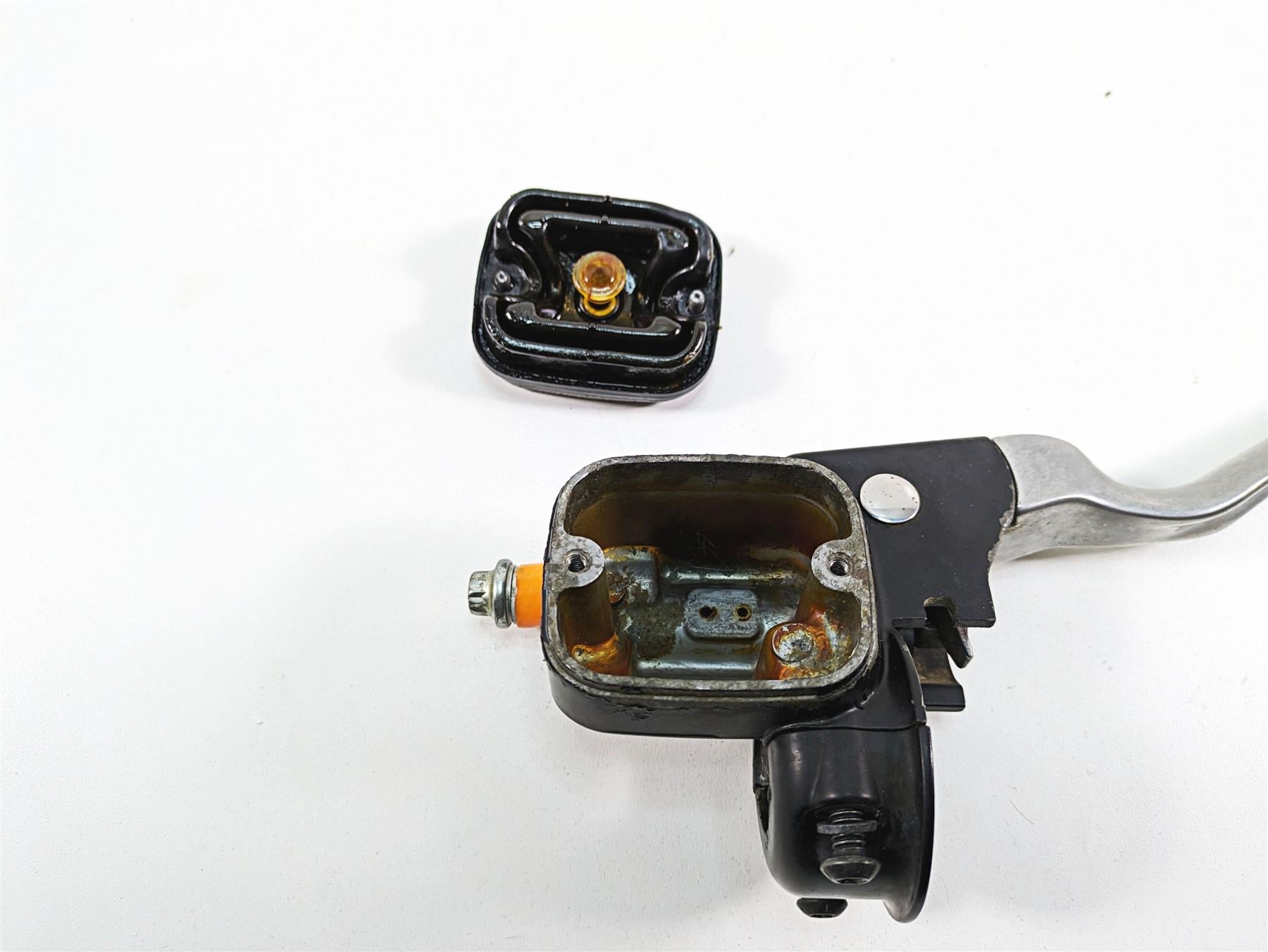 2006 Harley Touring FLHXI Street Glide Front Brake Master Cylinder Read 41700738 {{ shop.shopifyCountryName }} - Mototech271