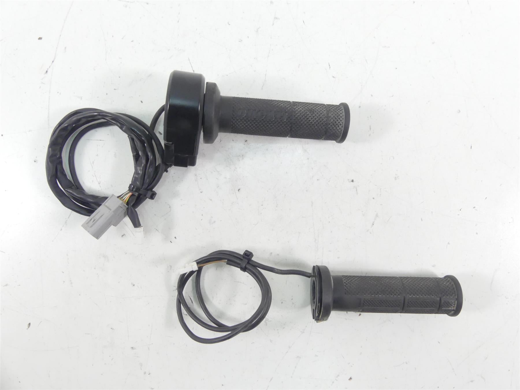 2020 Ducati Multistrada 1260 Enduro Heated Grip & Throttle Control Set 66020121B {{ shop.shopifyCountryName }} - Mototech271