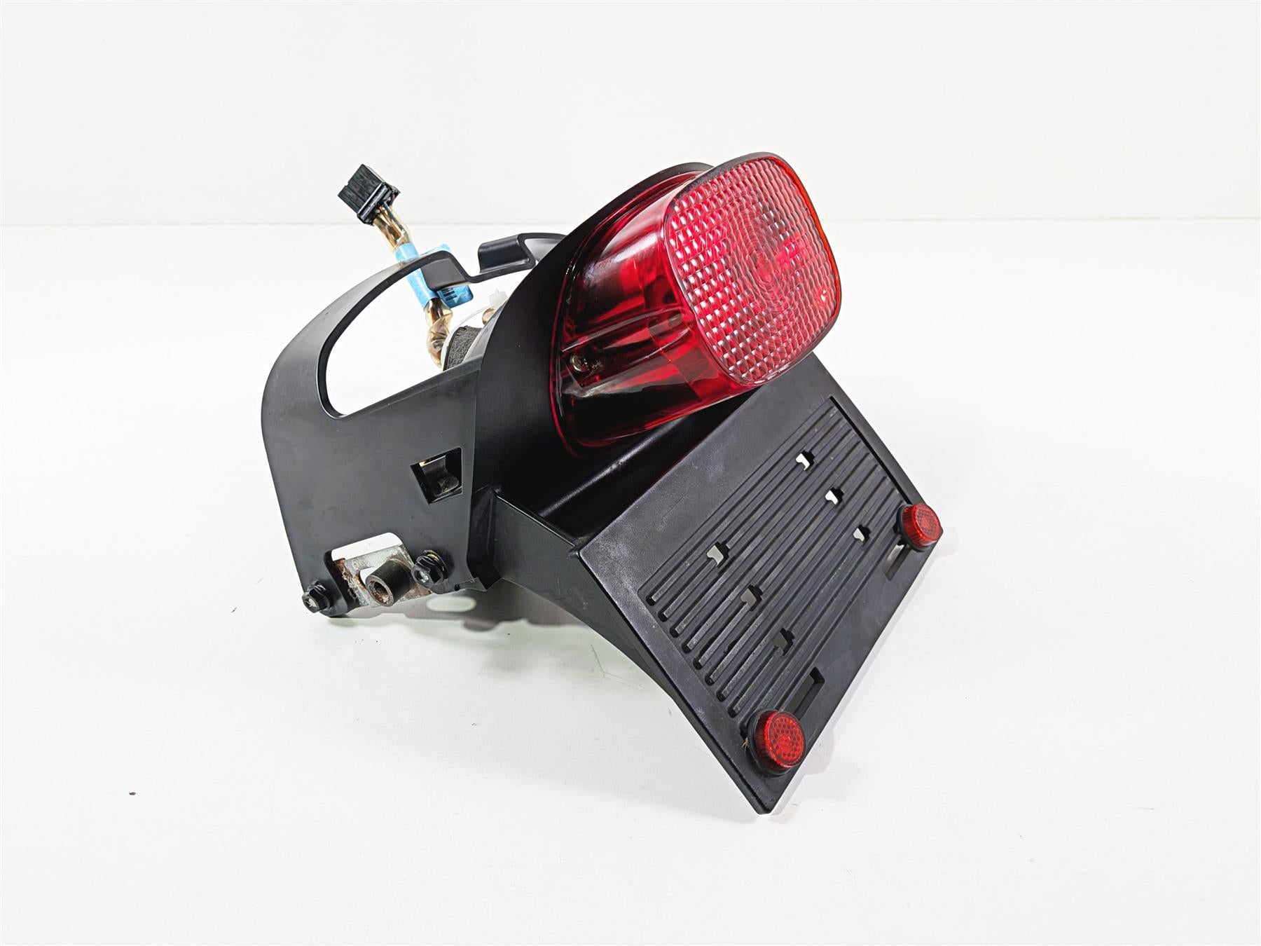 2011 Harley FXDF Dyna Fat Bob Rear Taillight & Plate Holder 60250-08A {{ shop.shopifyCountryName }} - Mototech271