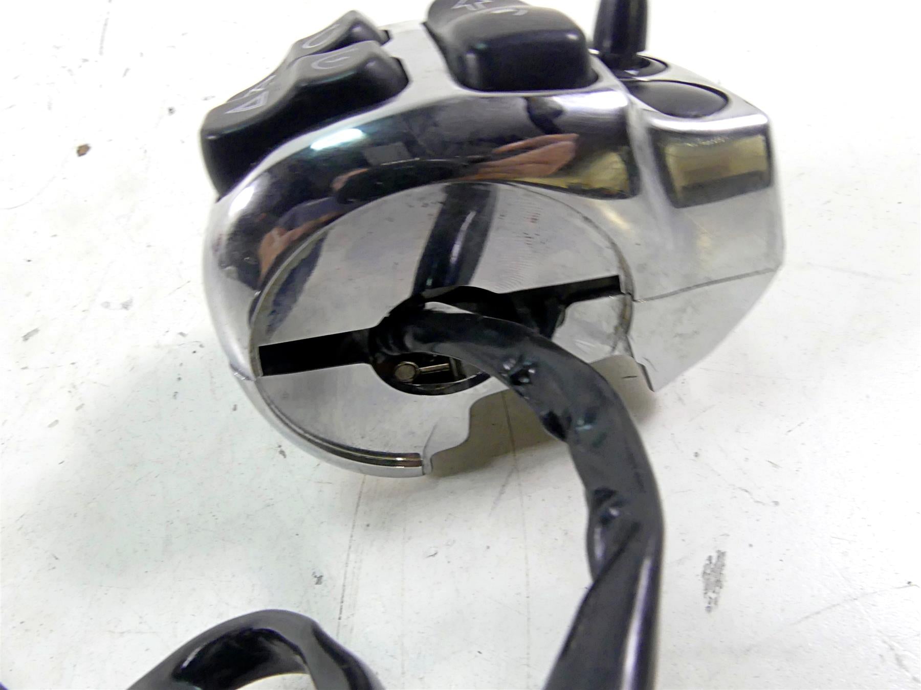 2015 Harley Touring FLHXS Street Glide Chrome Right Hand Control Switch 71500129 {{ shop.shopifyCountryName }} - Mototech271