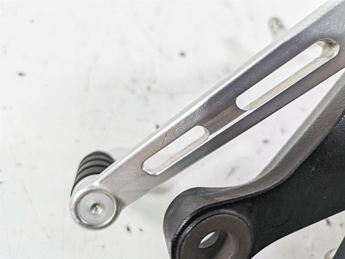 2023 Triumph Street Triple 765 RS Left Rider Footpeg & Shifter T2088021 T2089751 {{ shop.shopifyCountryName }} - Mototech271