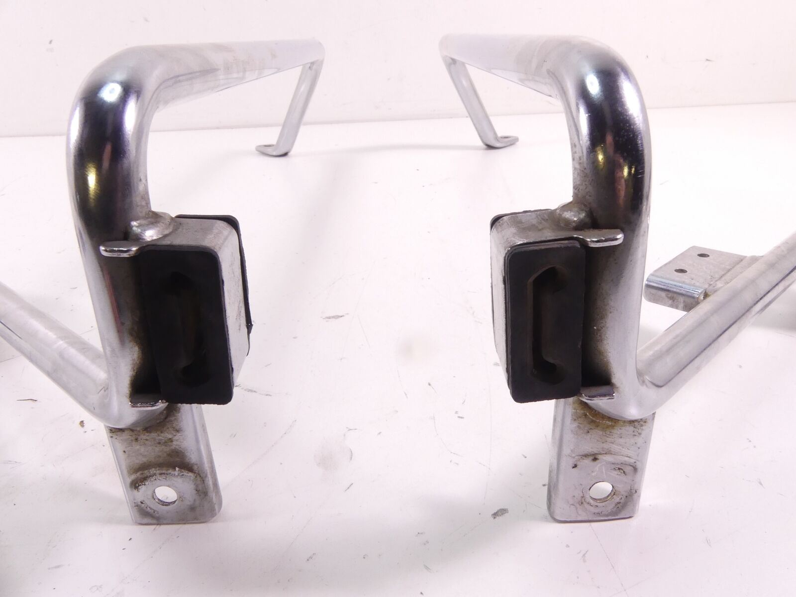 2013 Harley Touring FLTRU Road Glide Saddlebag Mount Guard Set 49206-09 49207-09 {{ shop.shopifyCountryName }} - Mototech271