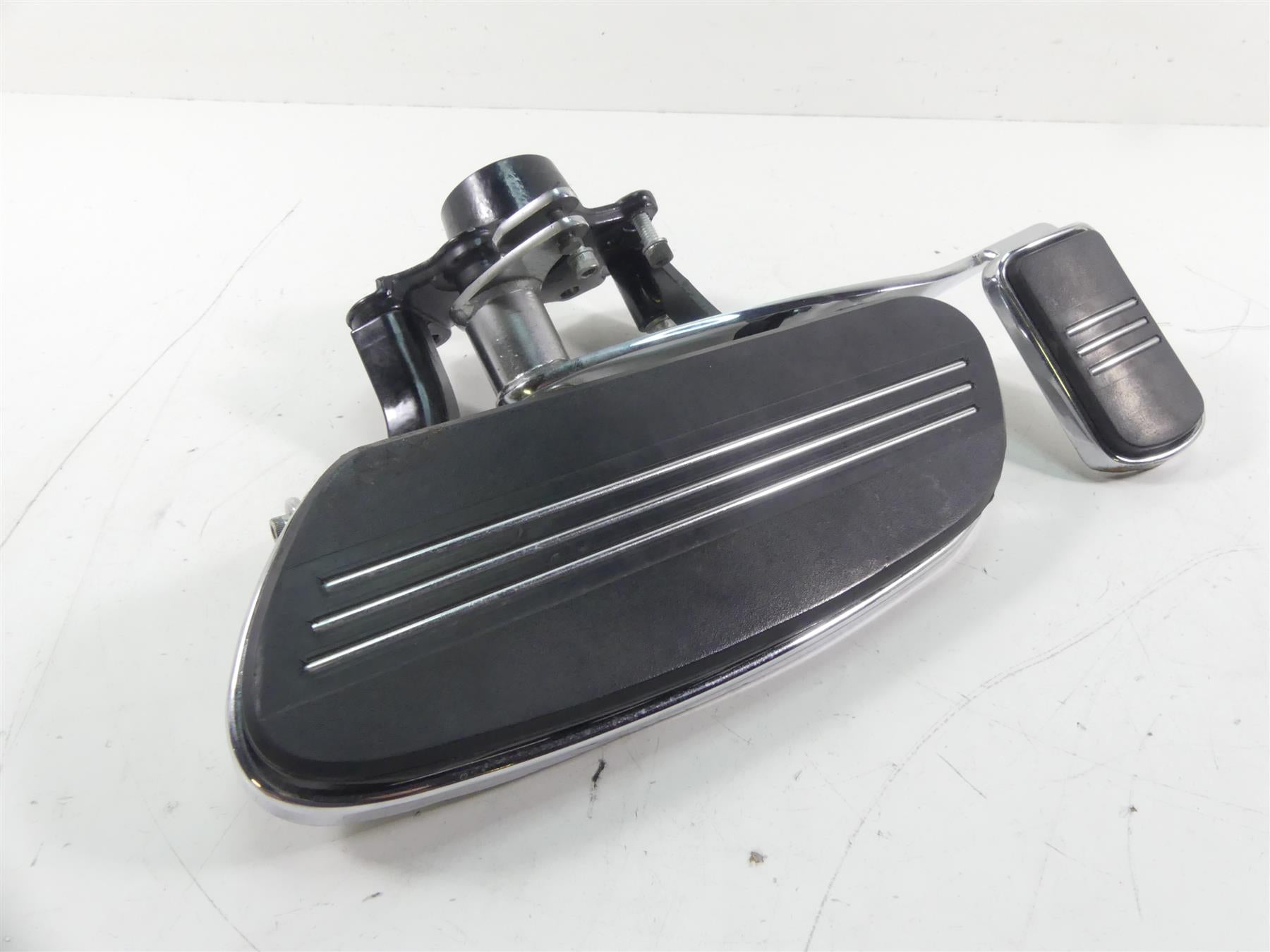 2014 Harley Touring FLHX Street Glide Right Front Floor Board & Pedal 50518-09 {{ shop.shopifyCountryName }} - Mototech271