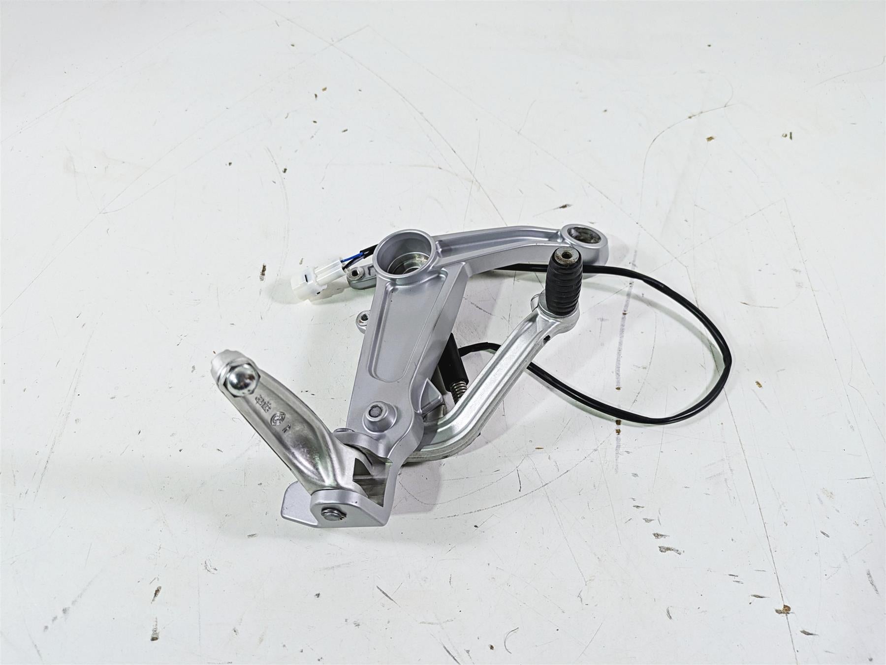 2021 Aprilia RS660 Right Rider Footpeg & Shifter Shift Lever 2B005203 2B006354 {{ shop.shopifyCountryName }} - Mototech271
