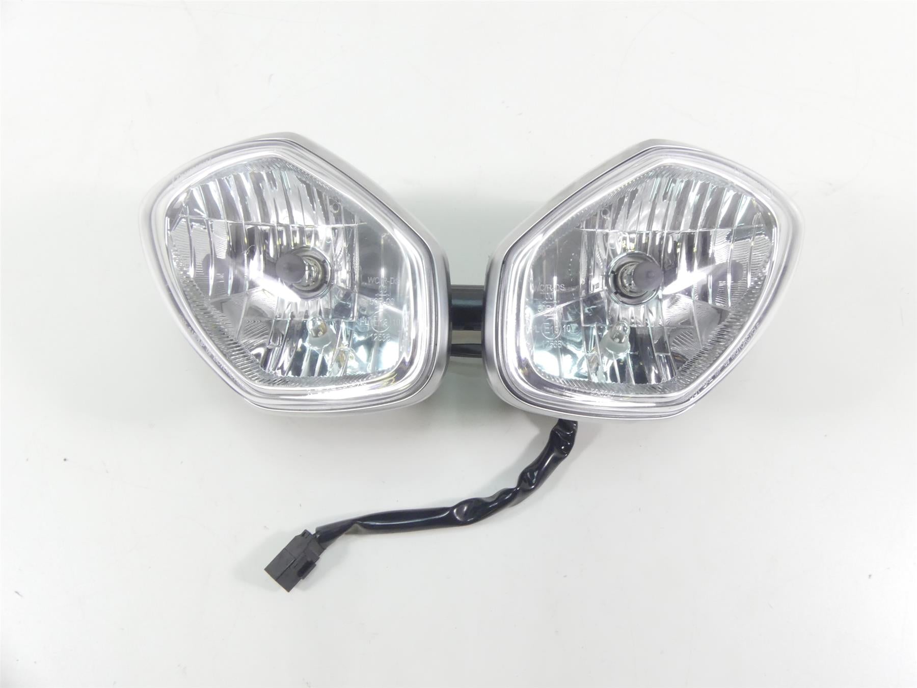2015 Triumph 1050 Speed Triple R Headlight Head Light Lamp Lens Set T2701952 | Mototech271