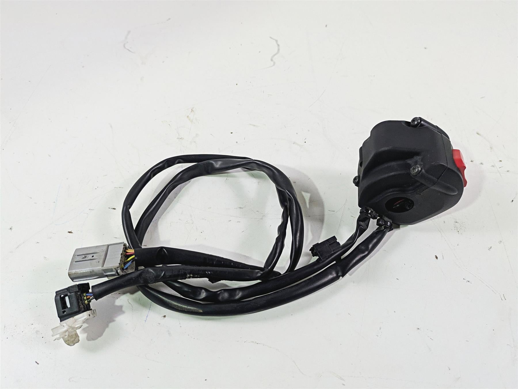 2020 Suzuki V-Strom 1050 XT Right Hand Start Stop Control Switch 57100-06L00 {{ shop.shopifyCountryName }} - Mototech271