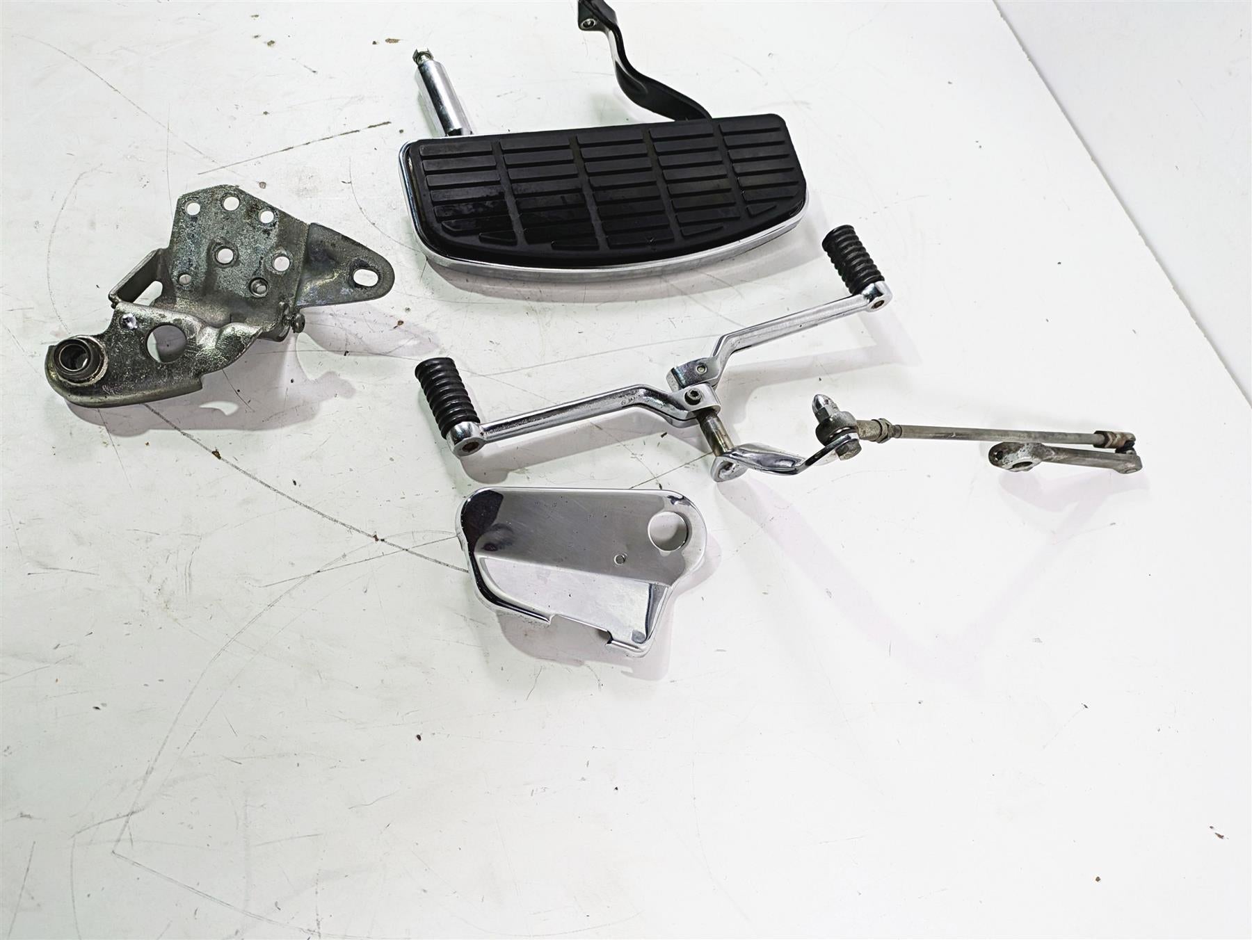 1992 Harley FLSTC Softail Heritage Front Left Floor Board Shifter Set 50621-79 {{ shop.shopifyCountryName }} - Mototech271