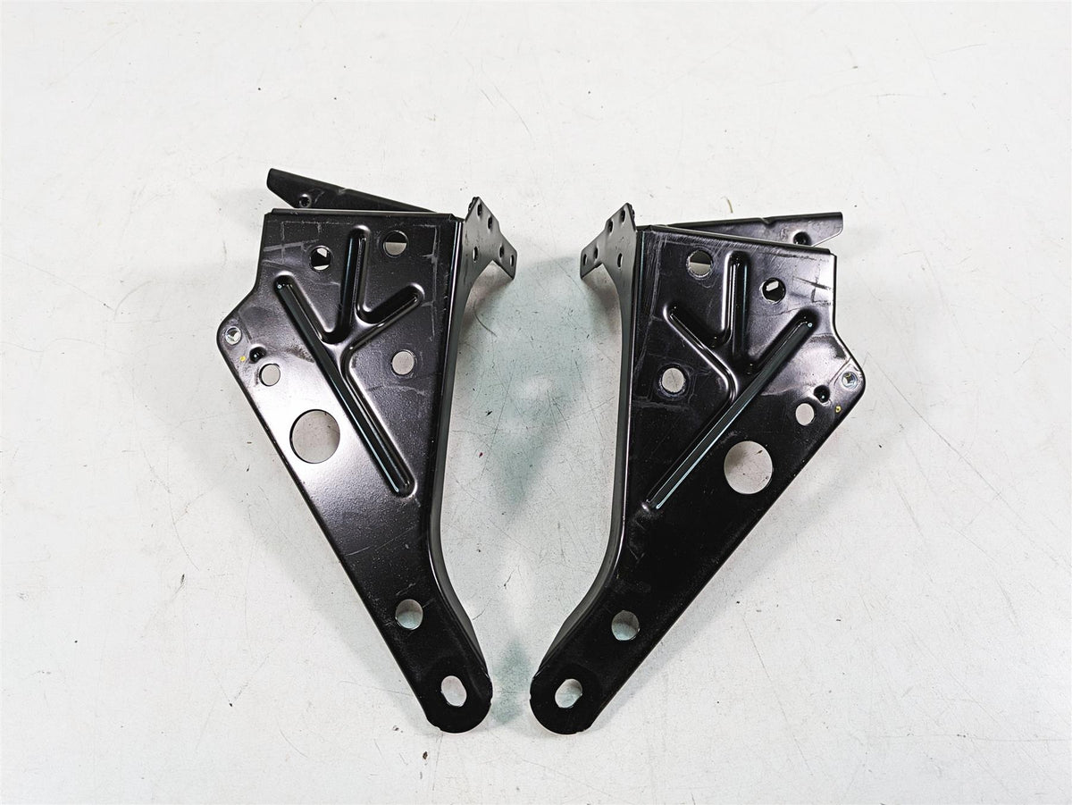 2020 Harley Touring FLHX Street Glide Front Fairing Mounting Brackets 57000170 {{ shop.shopifyCountryName }} - Mototech271