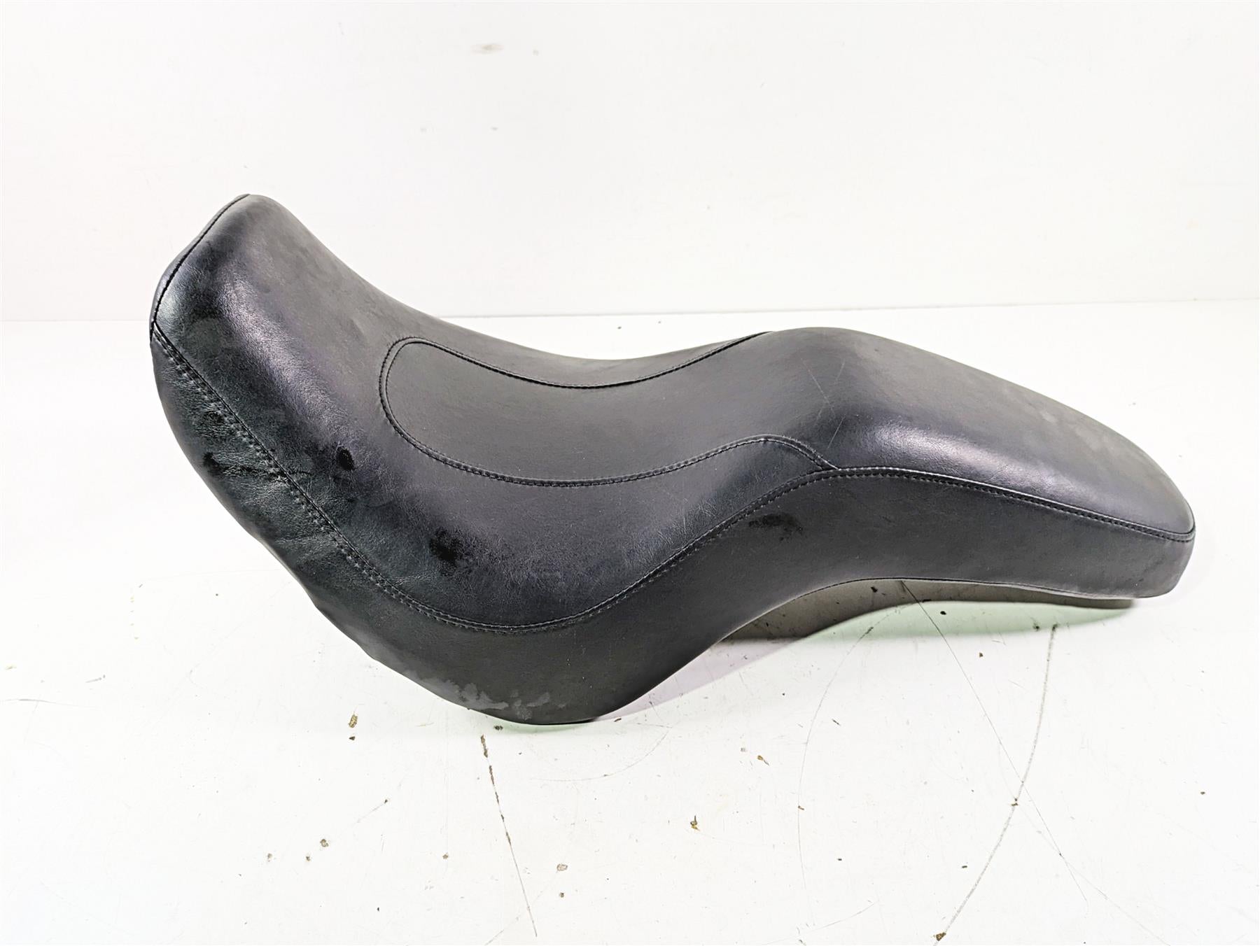 2000-2007 Harley Softail FLSTD Deuce Rider Seat Saddle 92028-07 {{ shop.shopifyCountryName }} - Mototech271