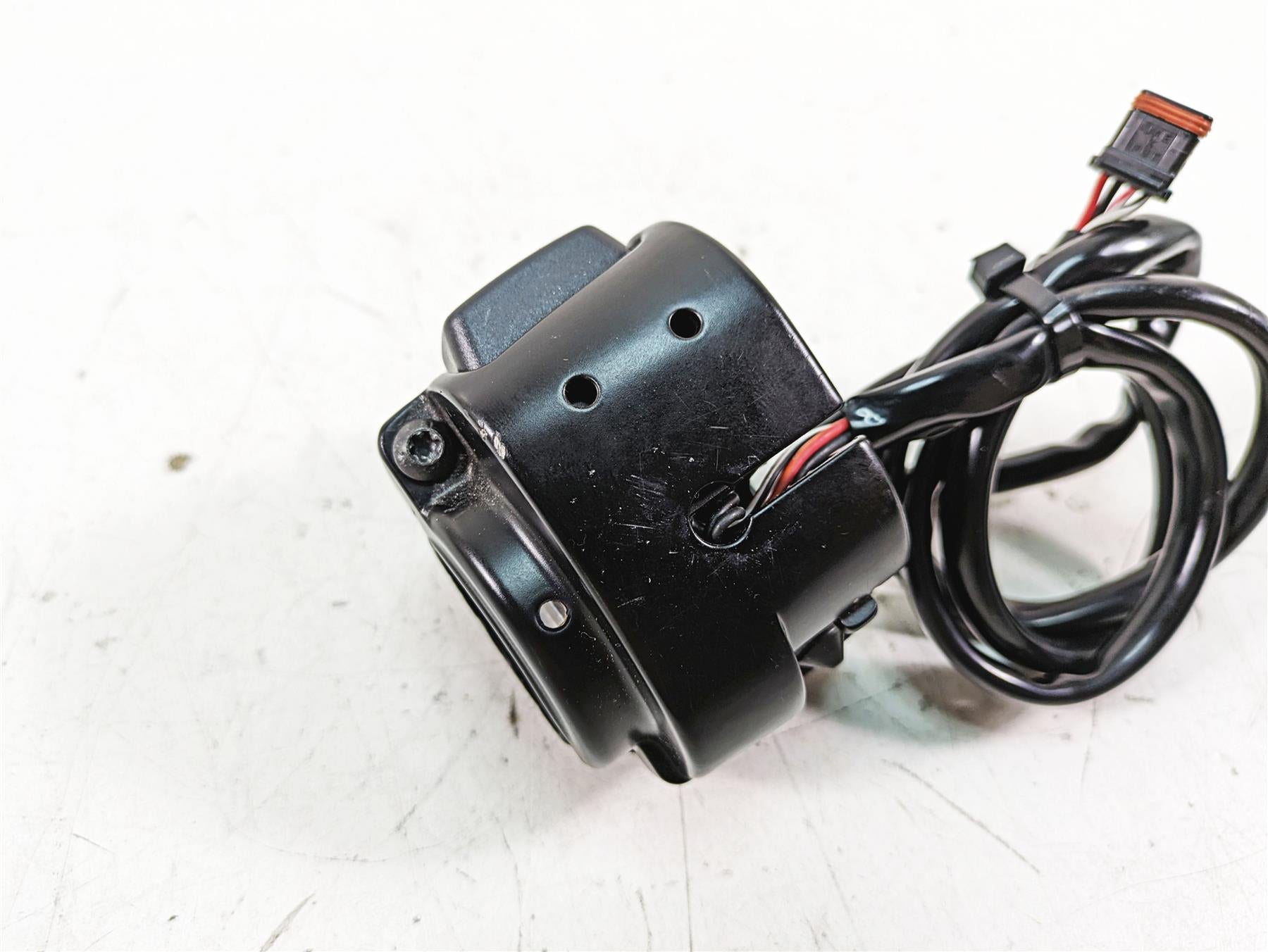 2017 Harley XL883 N Sportster Iron Left Hand Turn Signal Control Switch 71500117 {{ shop.shopifyCountryName }} - Mototech271