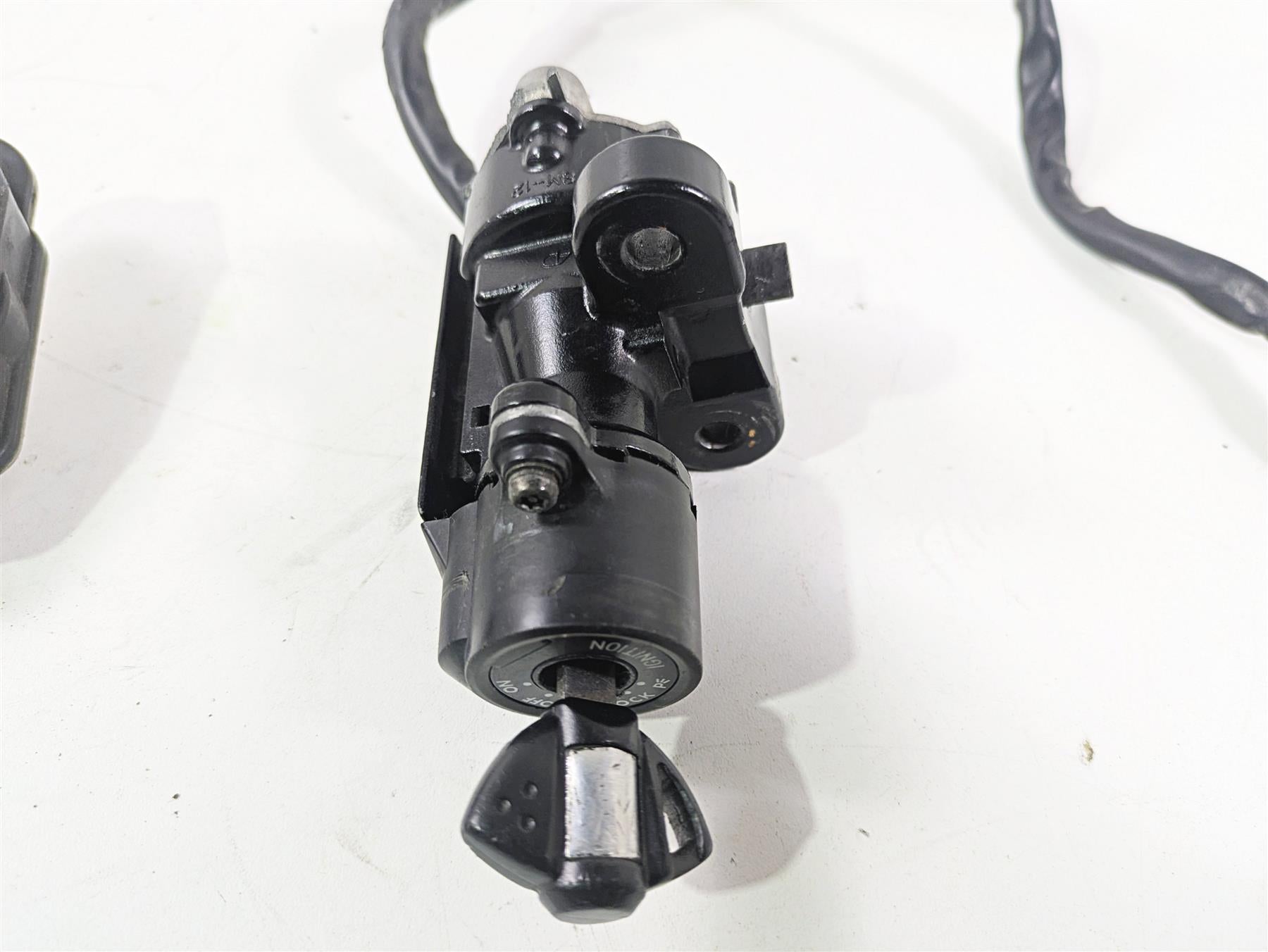 2006 Suzuki GSXR1000 K6 Ignition Switch Key Lock Set READ 37101-40820 {{ shop.shopifyCountryName }} - Mototech271