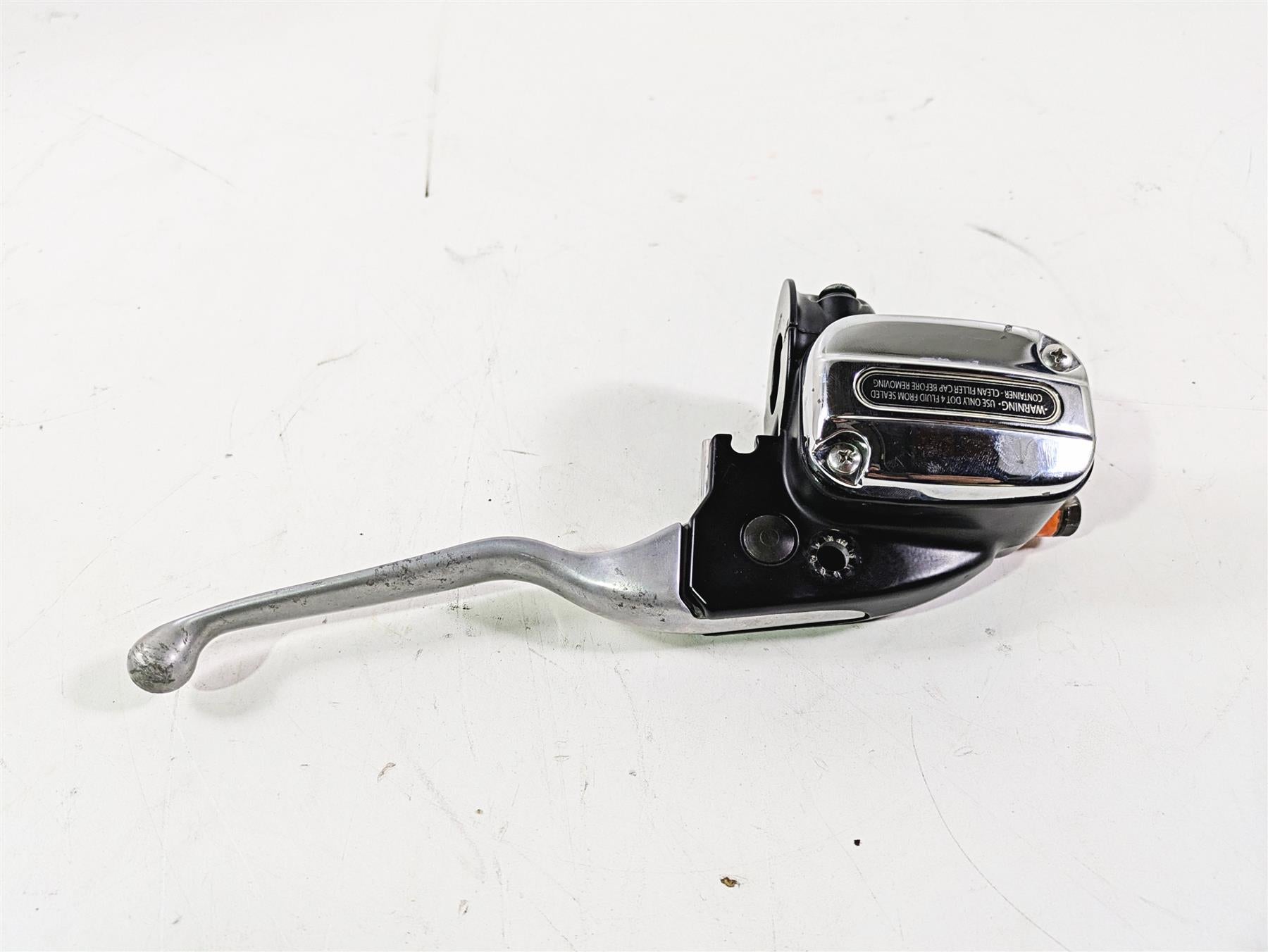 2006 Harley VRSCR Street V-Rod Front Brake Master Cylinder 11/16 44551-06C {{ shop.shopifyCountryName }} - Mototech271