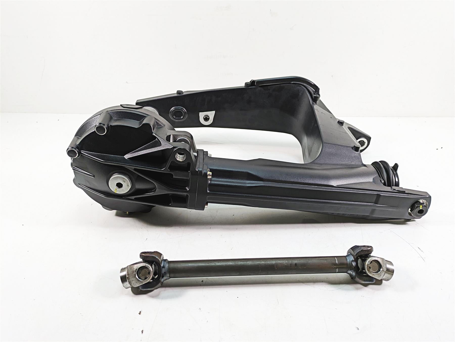 2020 Moto Guzzi V85 TT Adventure Differential Drive Shaft Swingarm Set 2B004678