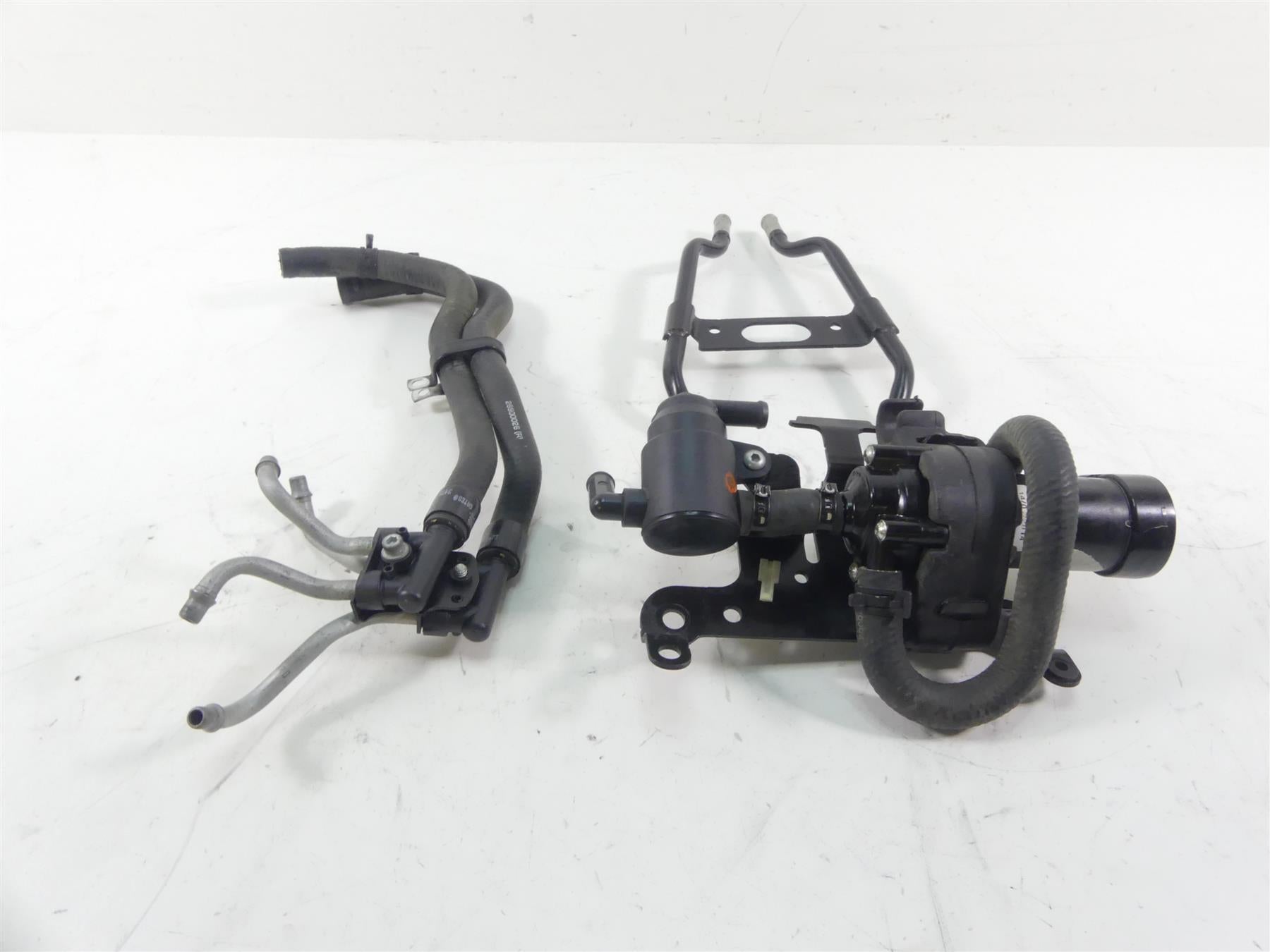 2014 Harley Touring FLHTK Electra Glide Water Pump - For Parts 26800107
