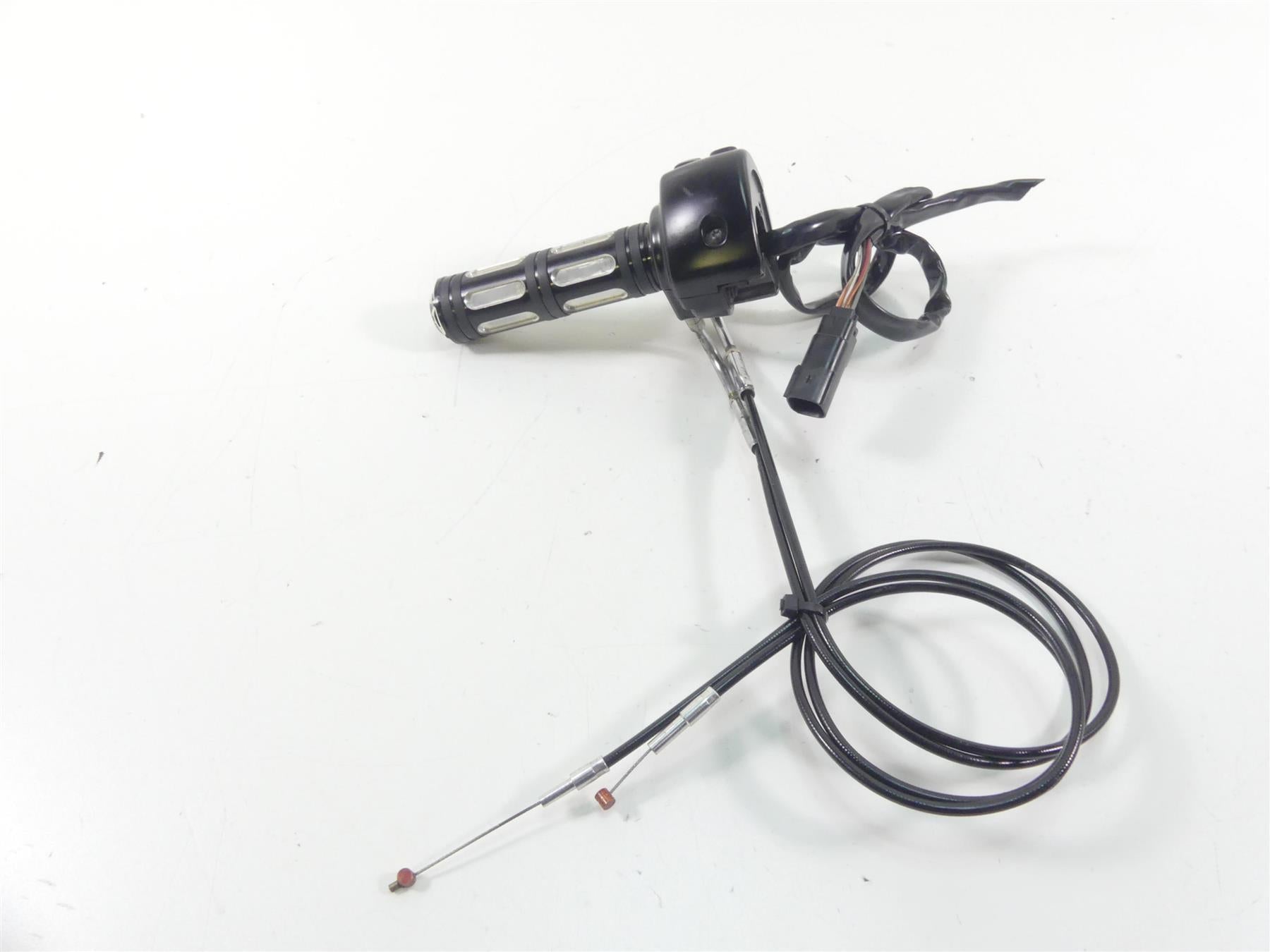 2011 Harley VRSCF Muscle Rod Right Hand Blinker Control Switch - Read 71684-06A {{ shop.shopifyCountryName }} - Mototech271