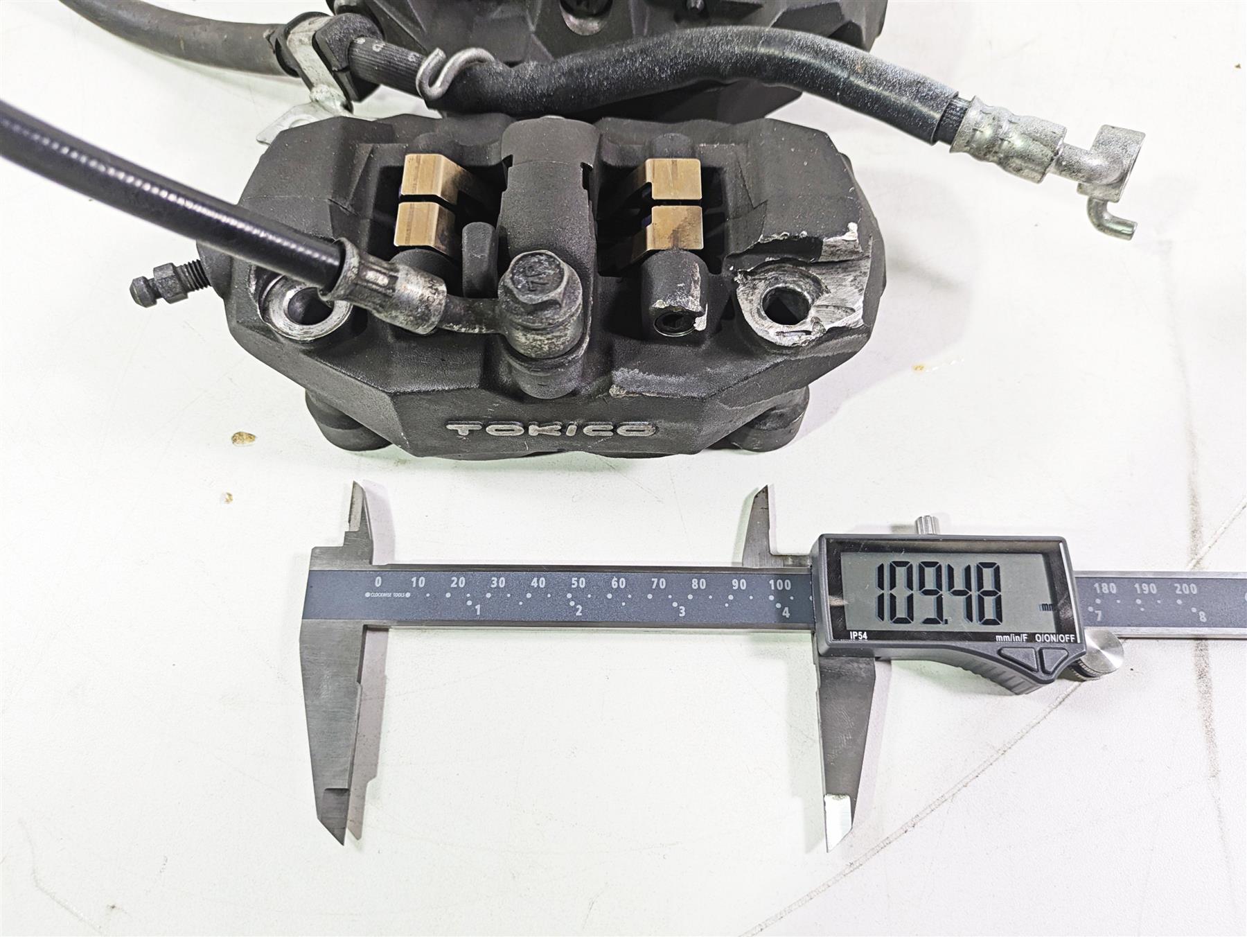 2007 Suzuki GSXR600 Front Brake Calipers 110mm Tokico 59100-41G00-999 {{ shop.shopifyCountryName }} - Mototech271