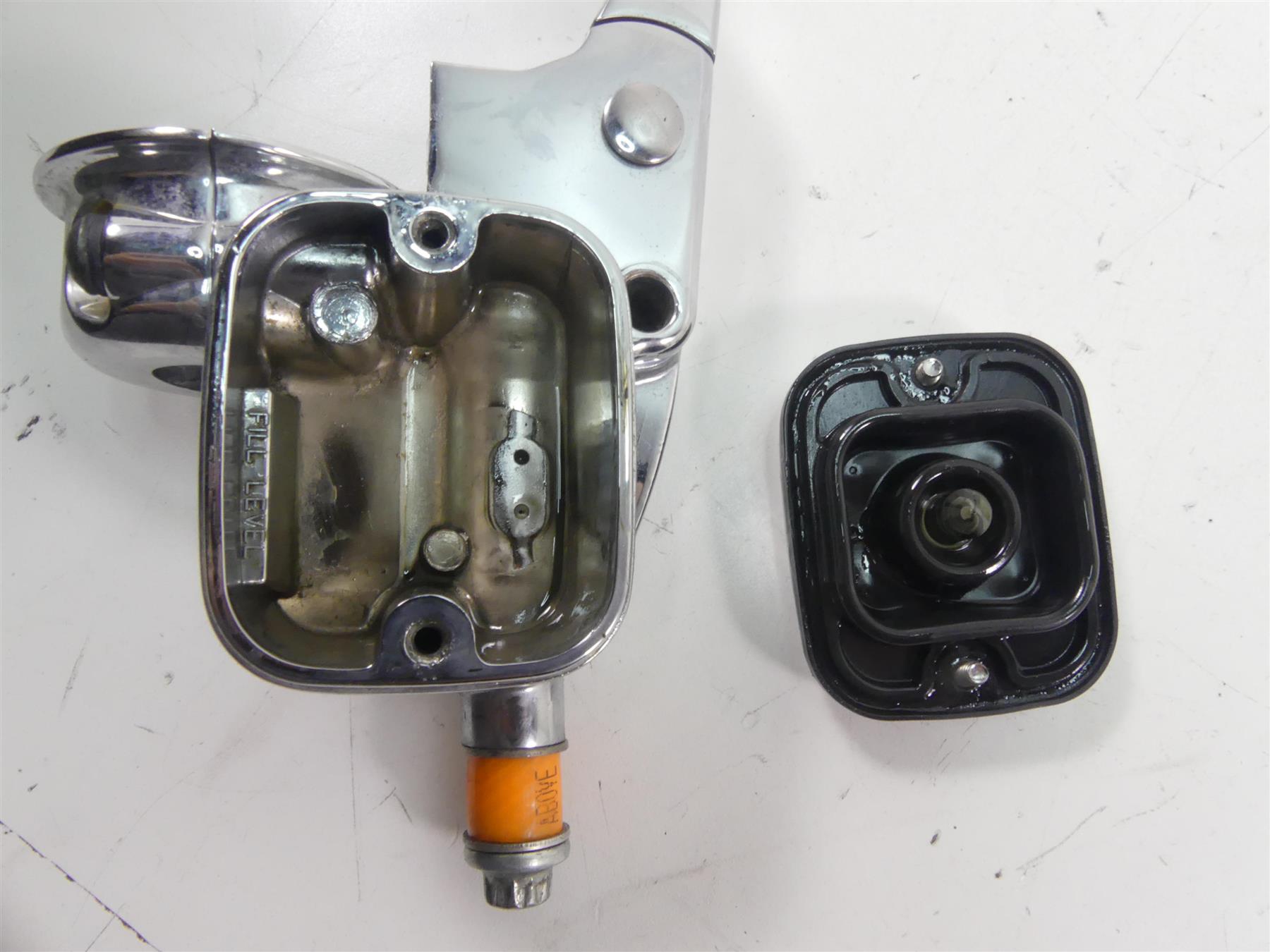 2005 Harley Touring CVO FLHTC SE Electra Glide Clutch Master Cylinder 46113-02 {{ shop.shopifyCountryName }} - Mototech271