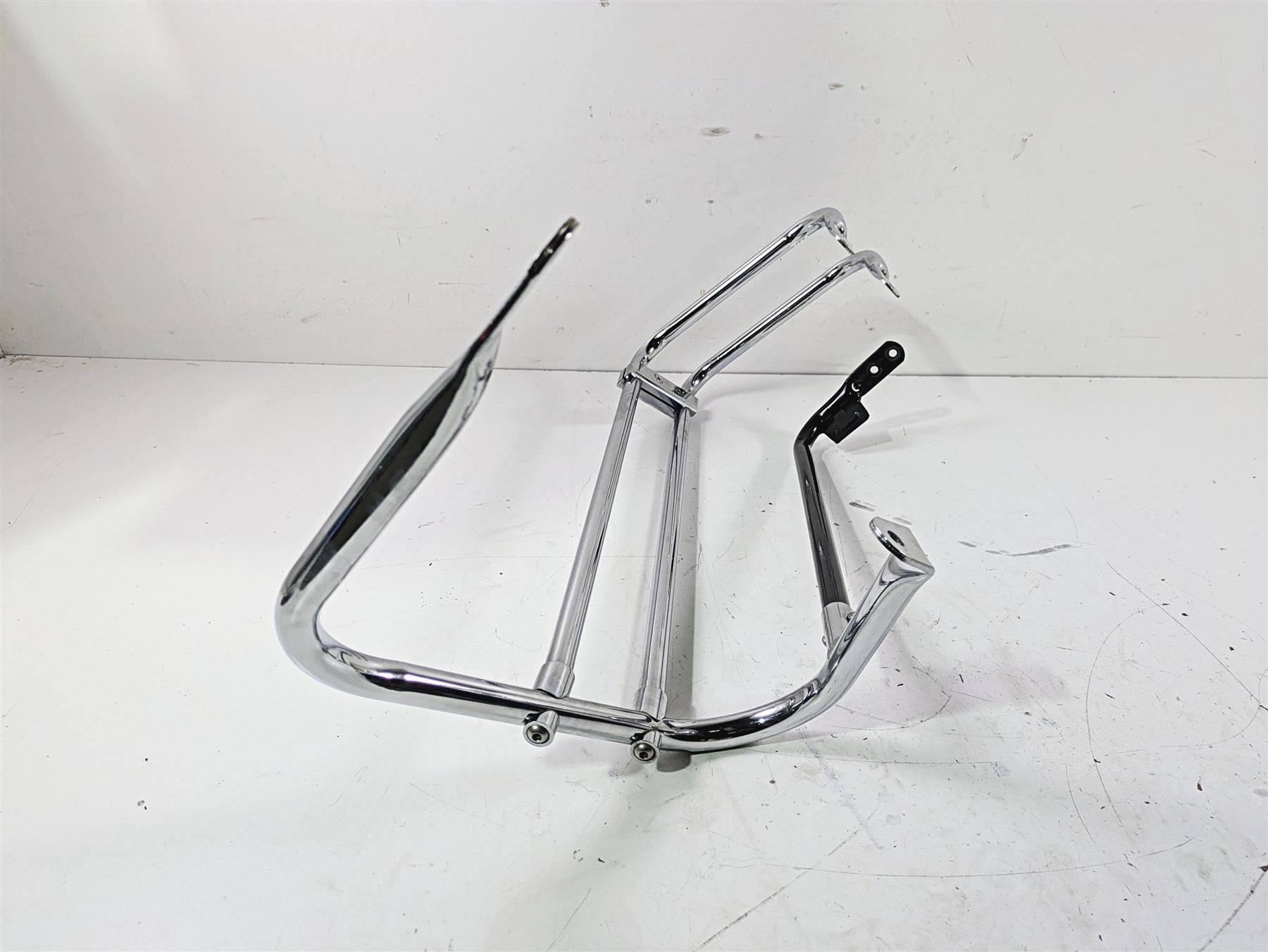 2007 Harley Touring FLHTCU SE CVO E-Glide Right Saddlebag Guard 49207-04 {{ shop.shopifyCountryName }} - Mototech271